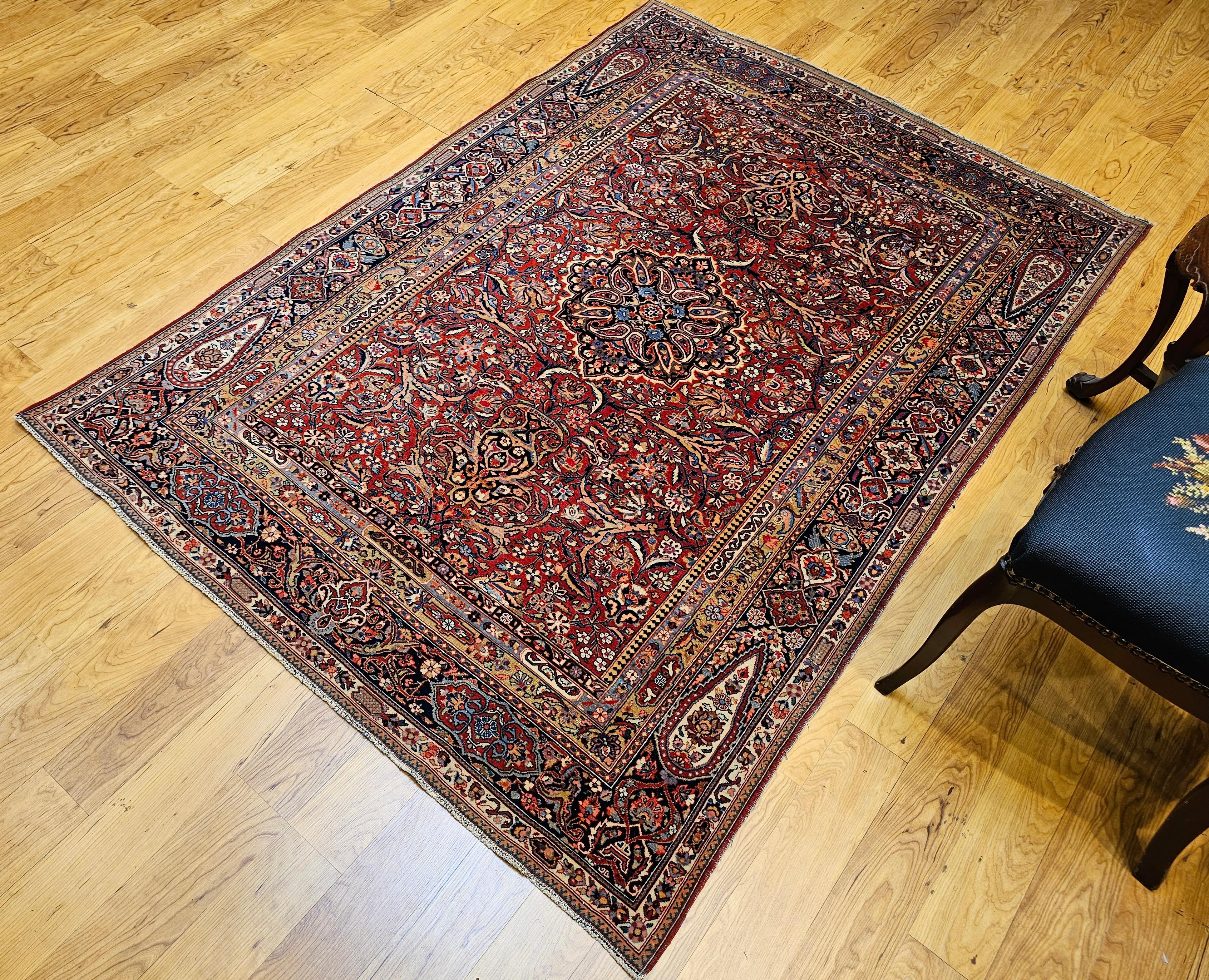 Tappeto persiano Kashan dei primi del Novecento con disegno floreale in rosso, marina e avorio in vendita 5