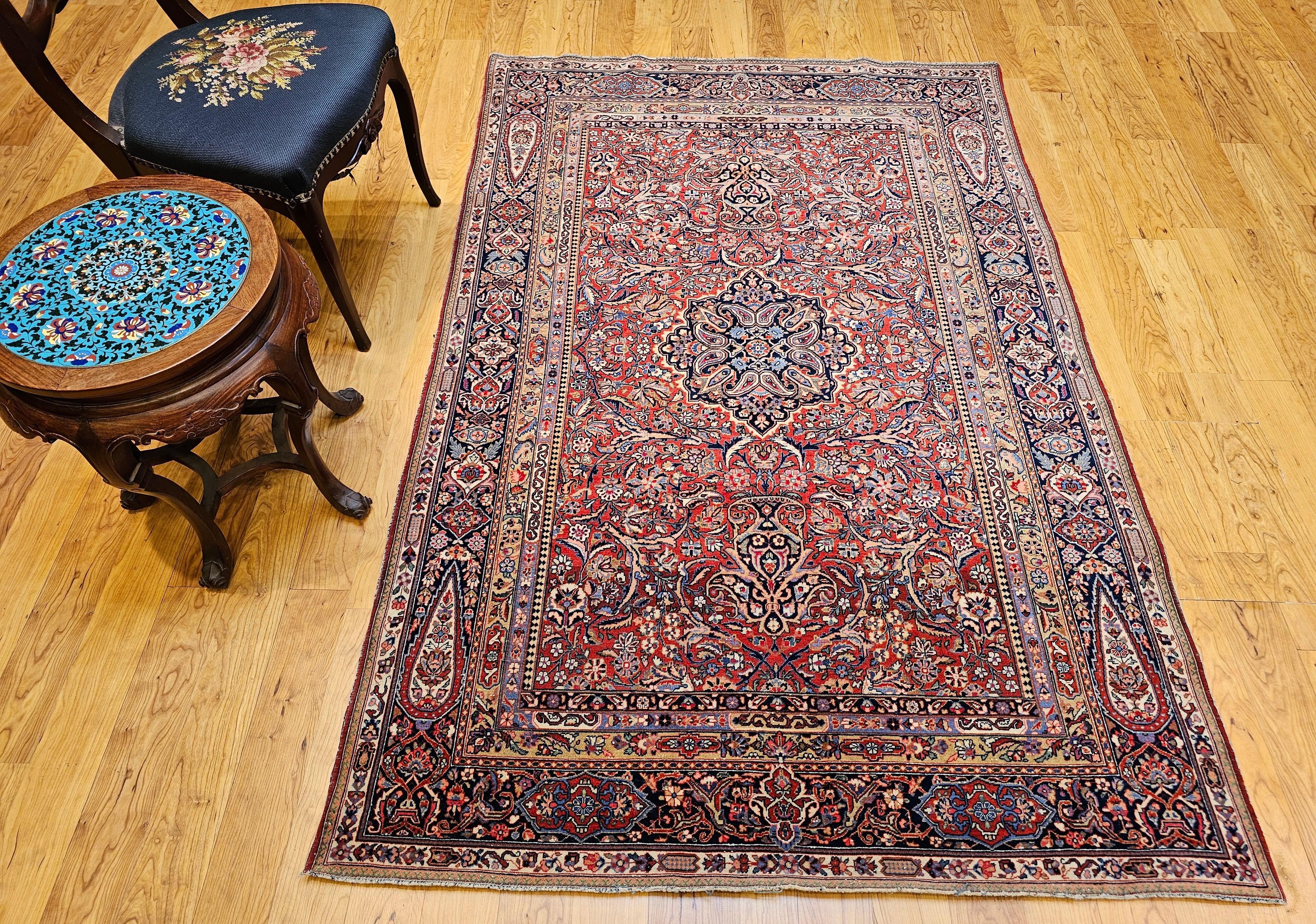 Tappeto persiano Kashan dei primi del Novecento con disegno floreale in rosso, marina e avorio in vendita 8
