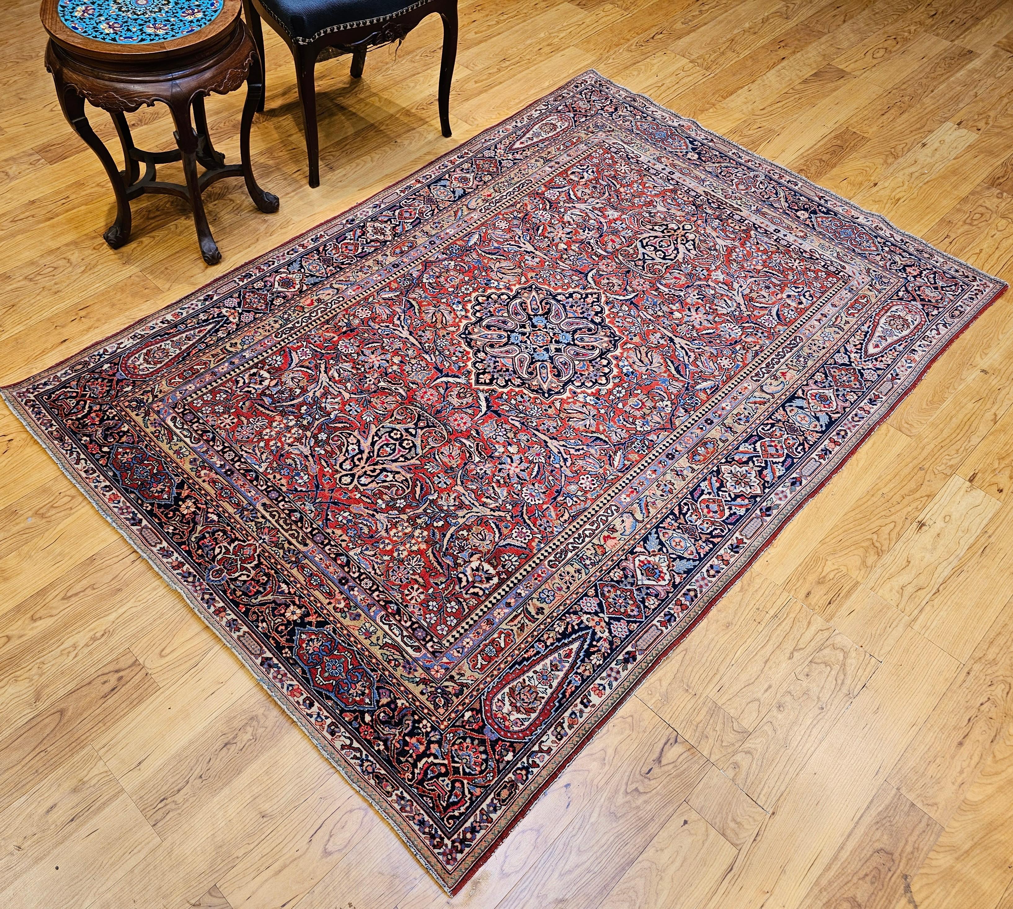 Tappeto persiano Kashan dei primi del Novecento con disegno floreale in rosso, marina e avorio in vendita 9