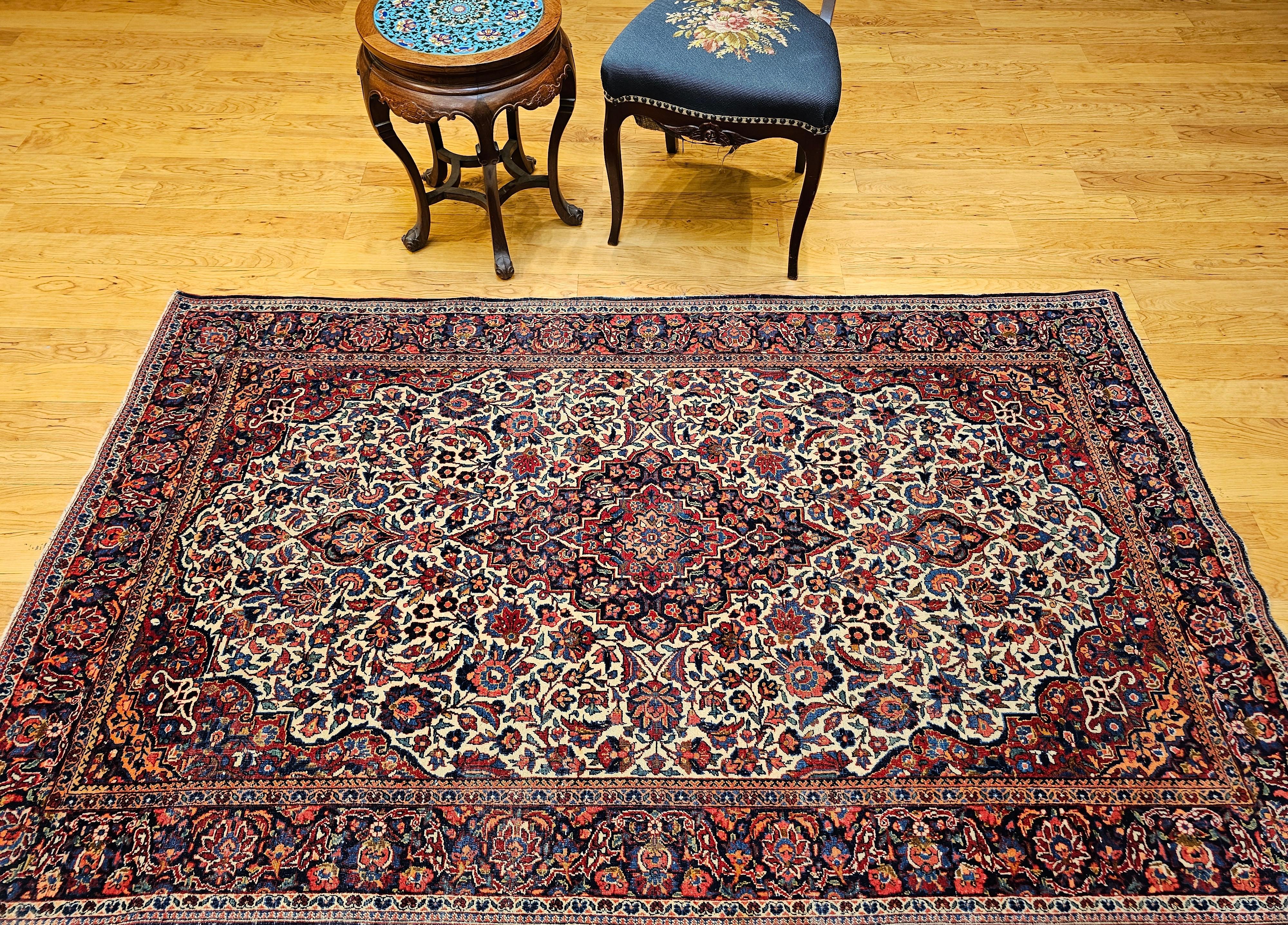 Tapis persan Kashan du début du XXe siècle en ivoire, bleu marine, rouge, vert et rose en vente 9