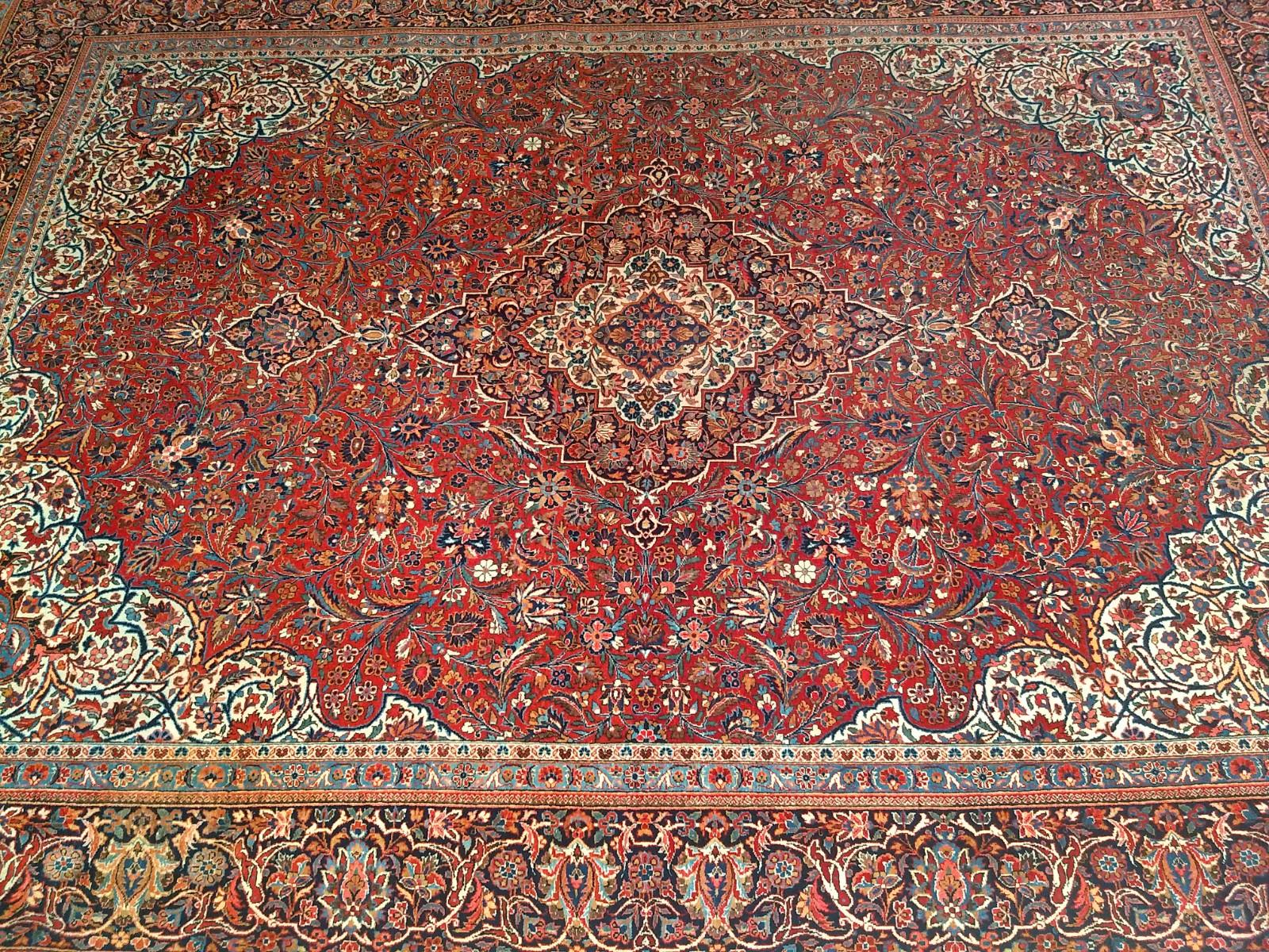 Early 20th Century Persian Kashan in a Floral Pattern in Red, Ivory, French Blue For Sale 5