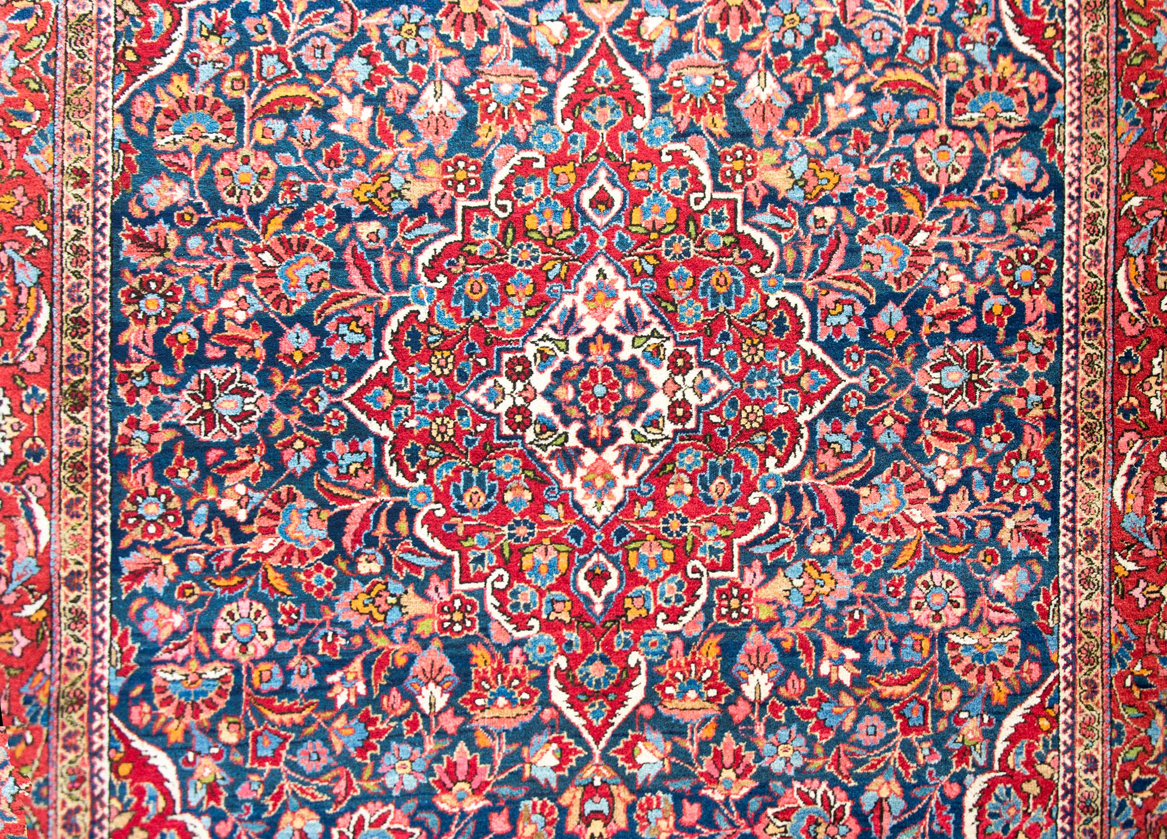 Early 20th Century Persian Kashan Rug For Sale 5