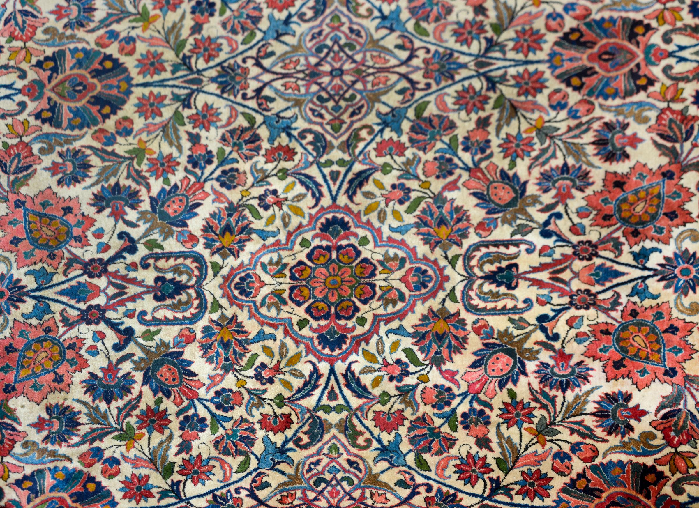 Early 20th Century Persian Kashan Rug In Good Condition For Sale In Chicago, IL