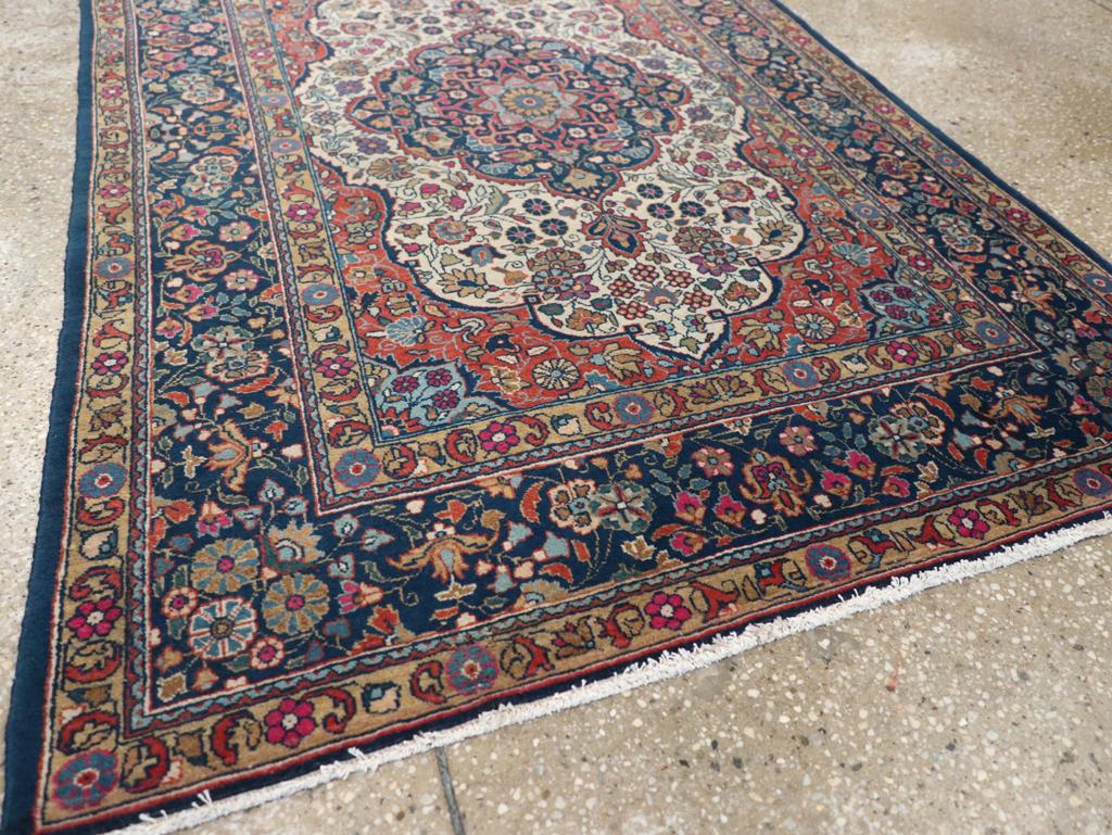 Persischer Kashan-Überwurfteppich des frühen 20. Jahrhunderts (Wolle) im Angebot