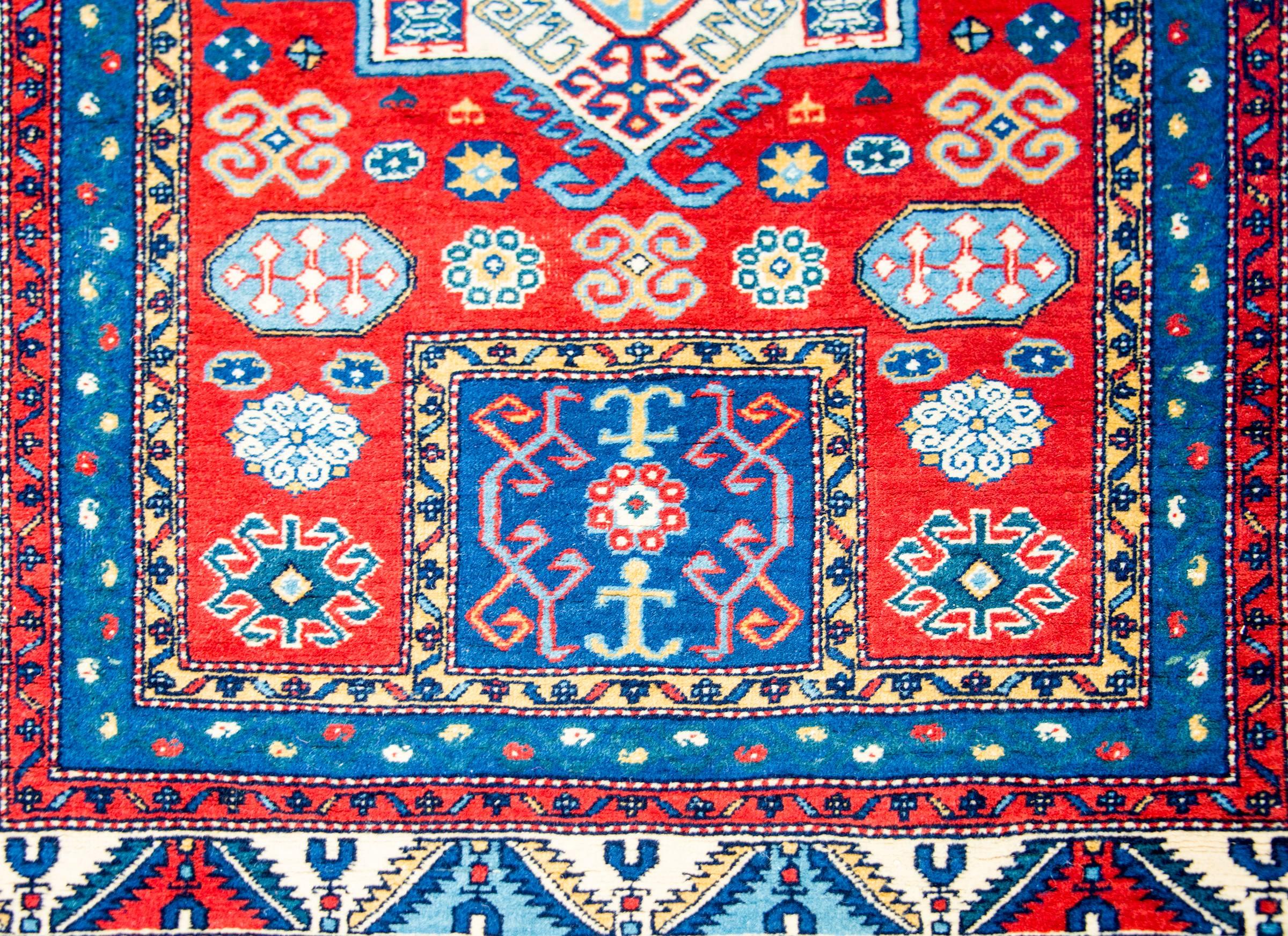 Early 20th Century Kazak Prayer Rug In Good Condition In Chicago, IL