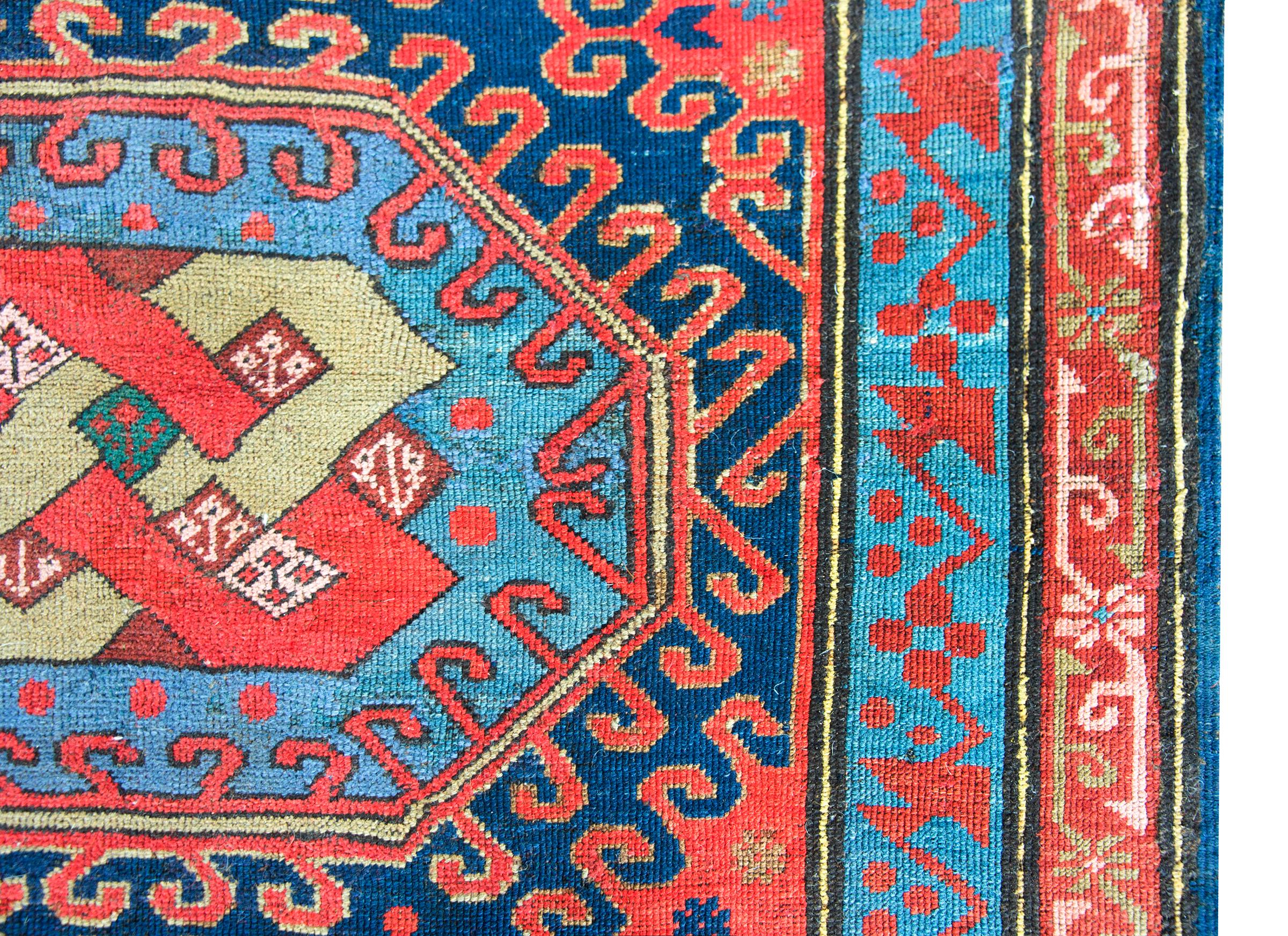 Persischer Kazak-Teppich aus dem frühen 20. (Handgeknüpft) im Angebot