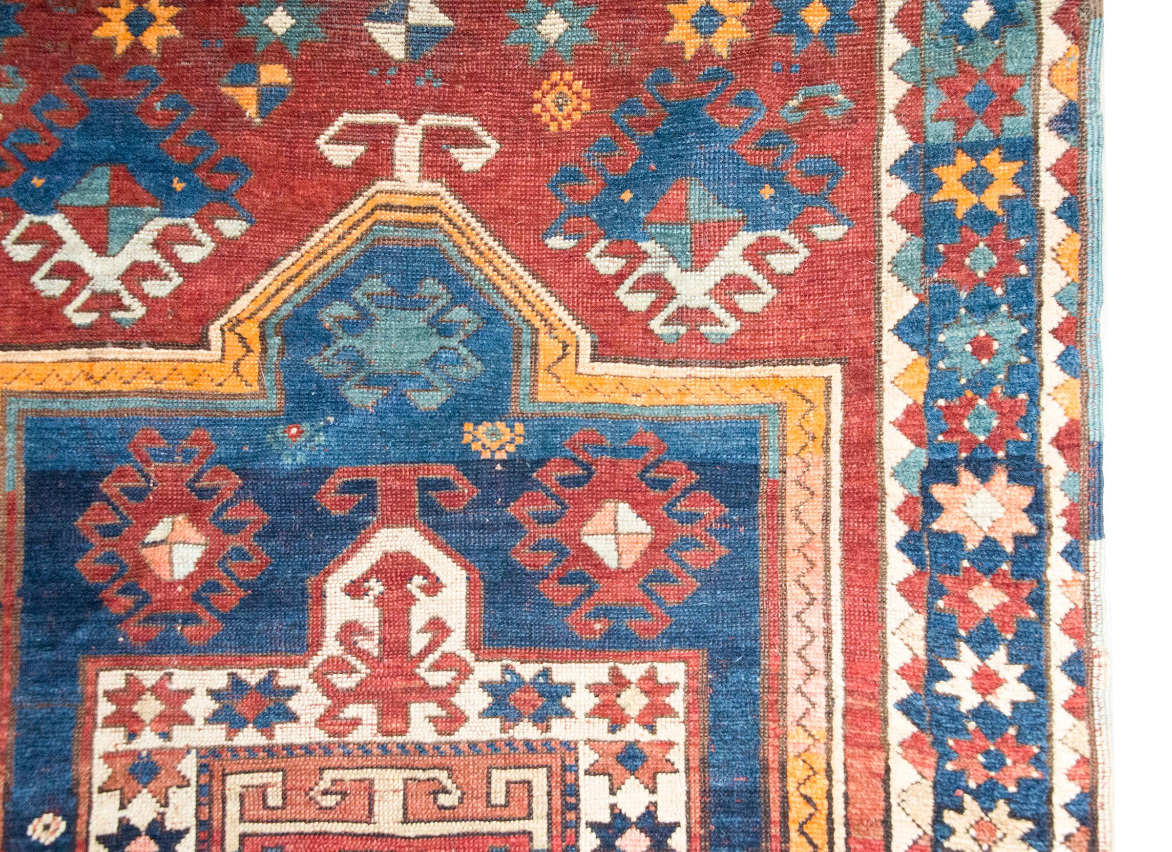 Annodato a mano Tappeto persiano Kazak dei primi del Novecento in vendita