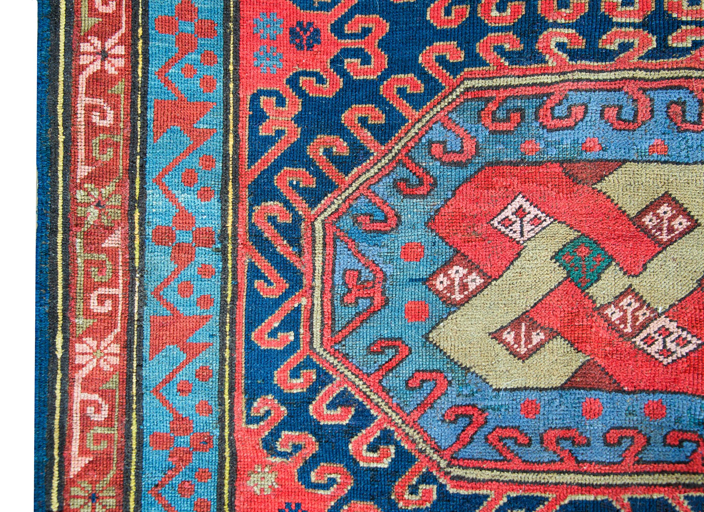 Persischer Kazak-Teppich aus dem frühen 20. im Zustand „Gut“ im Angebot in Chicago, IL