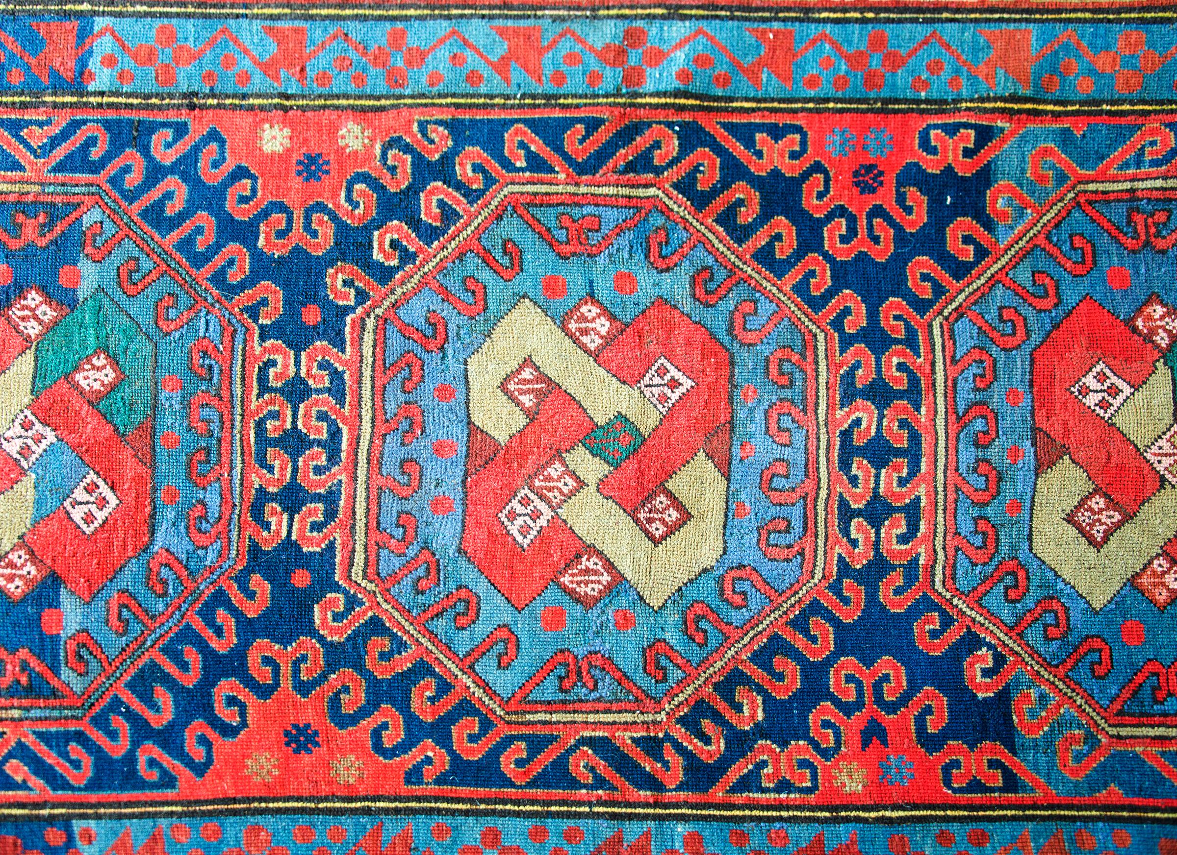 Début du 20ème siècle Tapis persan Kazak du début du 20e siècle en vente