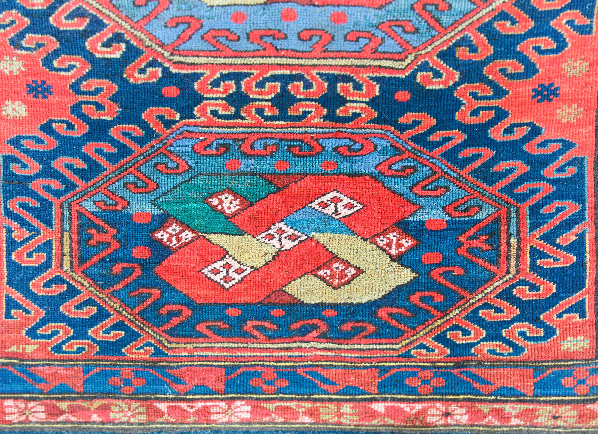 Persischer Kazak-Teppich aus dem frühen 20. (Wolle) im Angebot