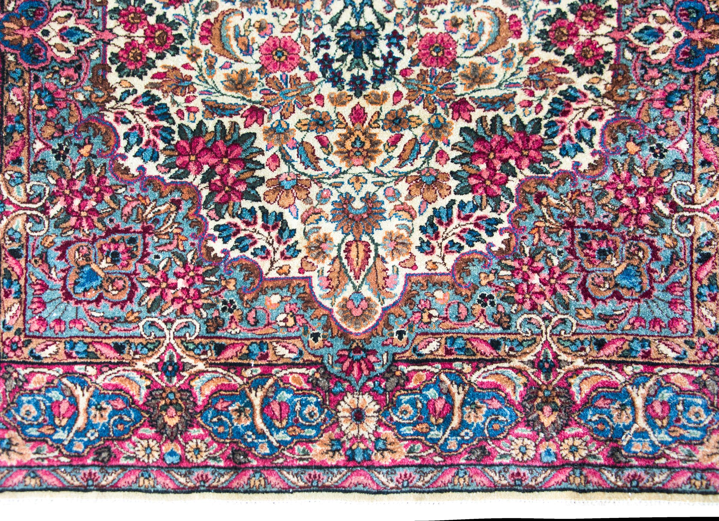 Persischer Kirman-Teppich aus dem frühen 20. im Angebot 5