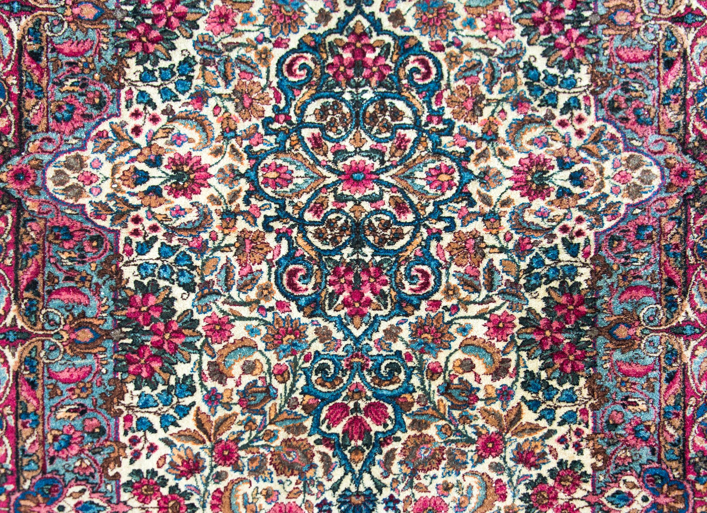 Persischer Kirman-Teppich aus dem frühen 20. im Angebot 6