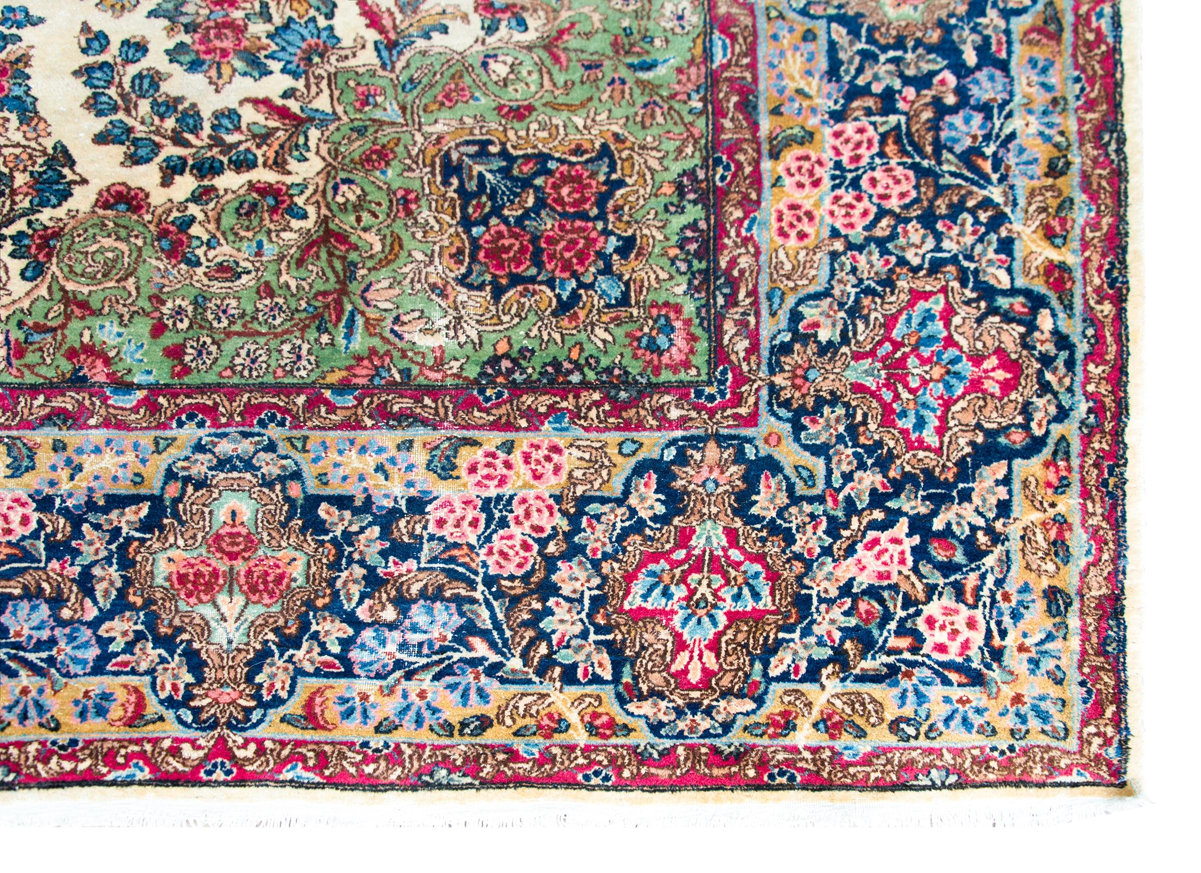 Tappeto persiano Kirman dei primi del Novecento in vendita 6