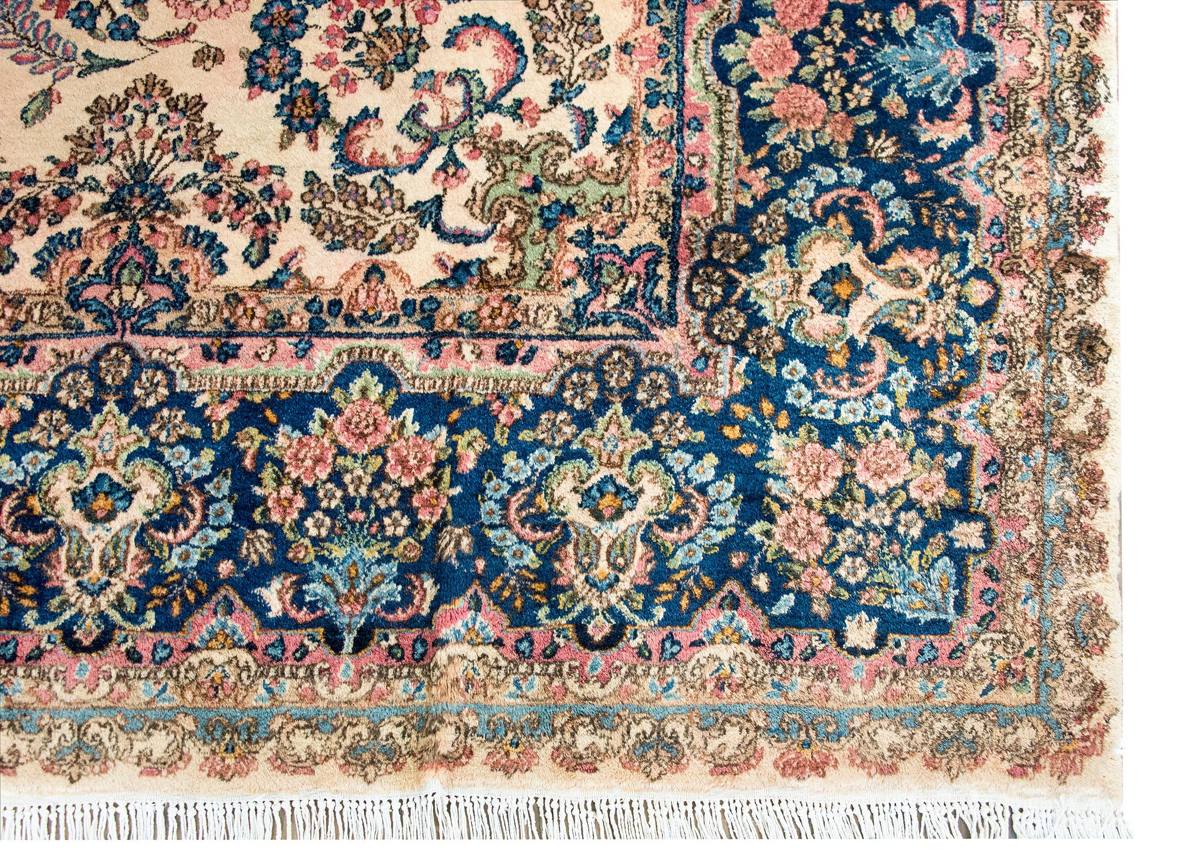 Tappeto persiano Kirman dei primi del Novecento in vendita 6