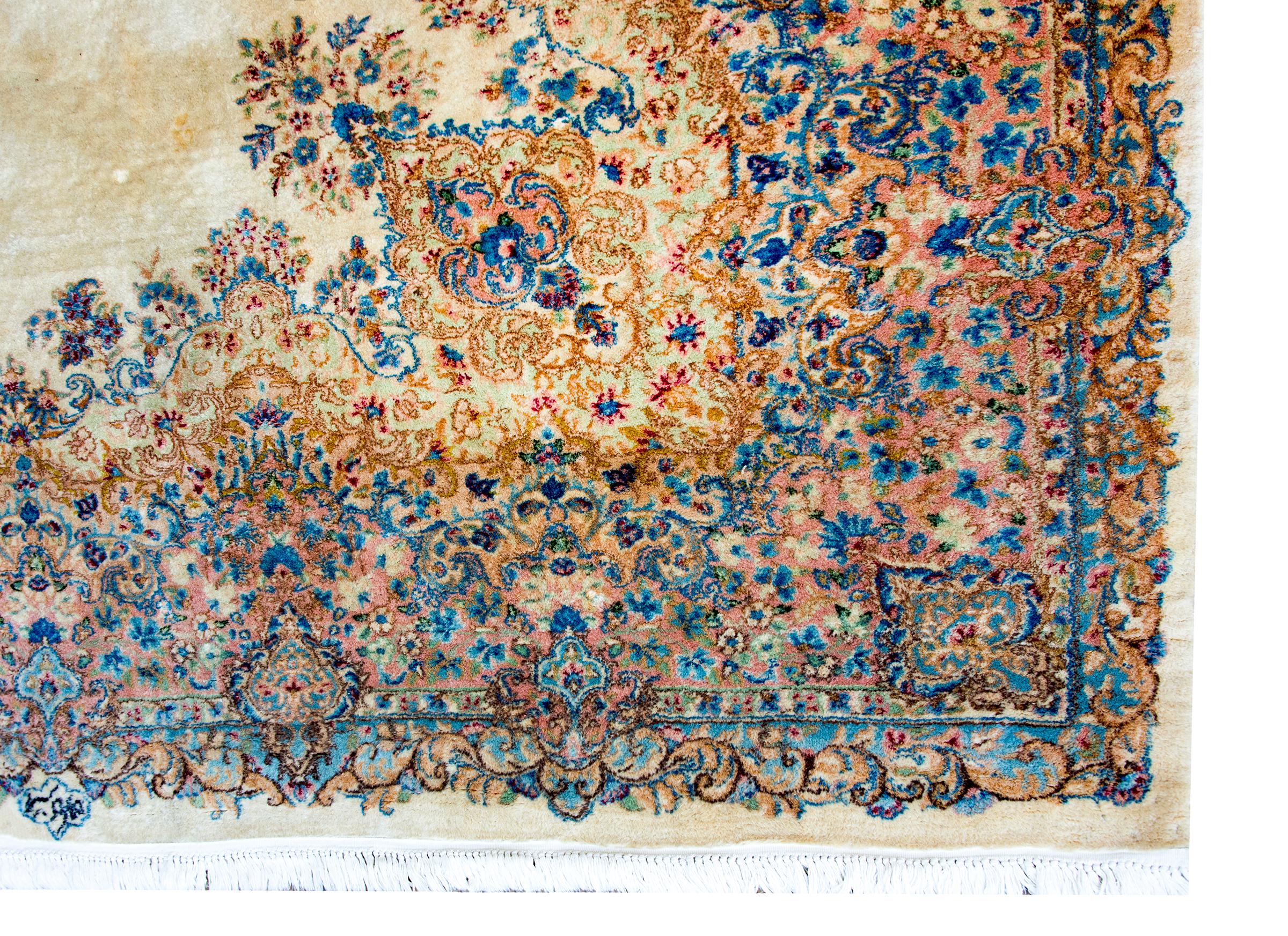Persischer Kirman-Teppich aus dem frühen 20. im Angebot 8