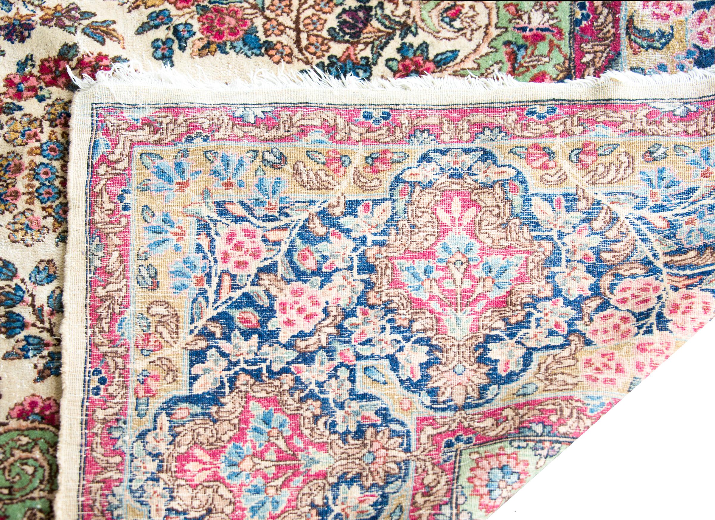 Tappeto persiano Kirman dei primi del Novecento in vendita 7
