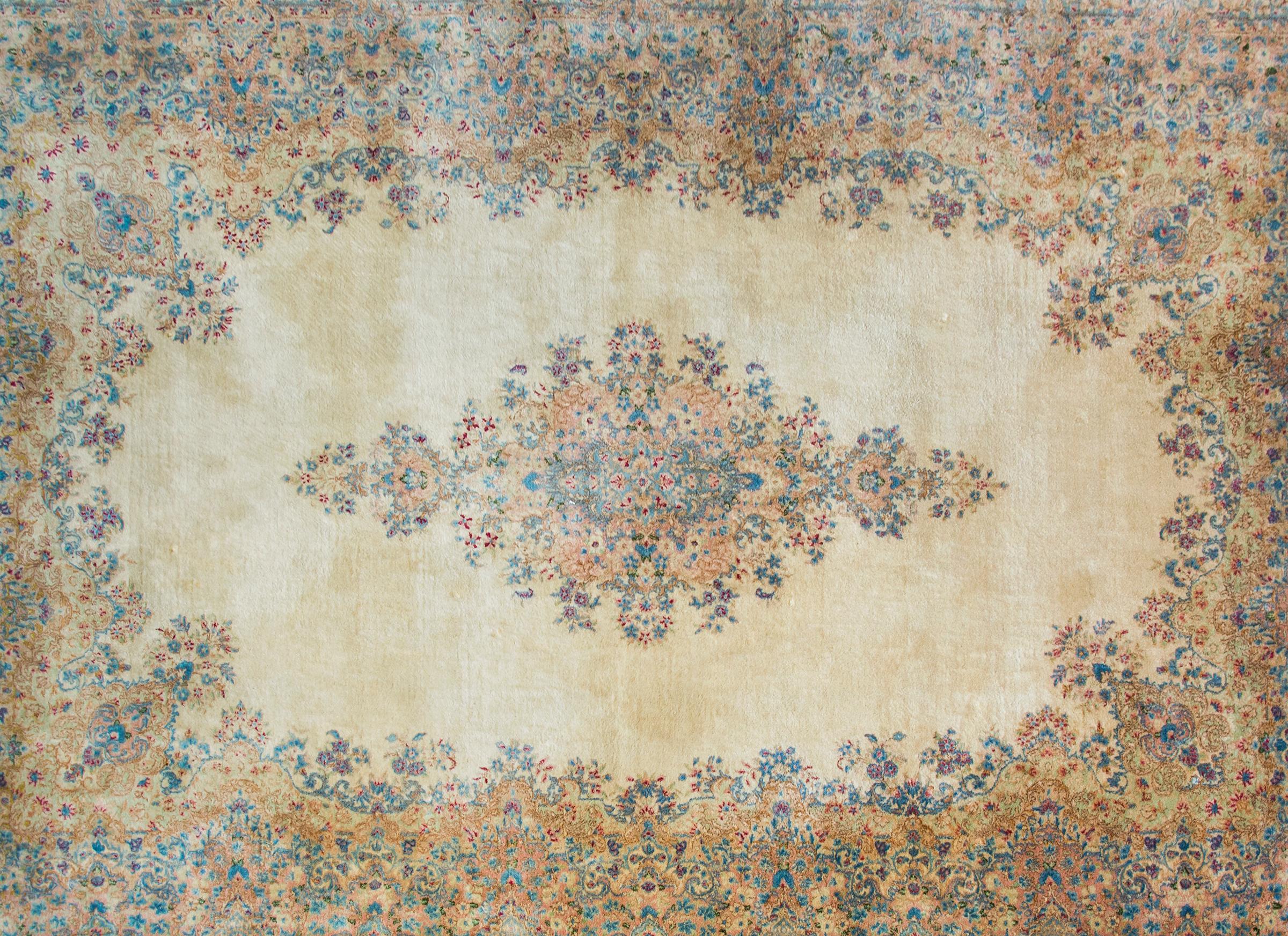 Persischer Kirman-Teppich aus dem frühen 20. (Handgeknüpft) im Angebot