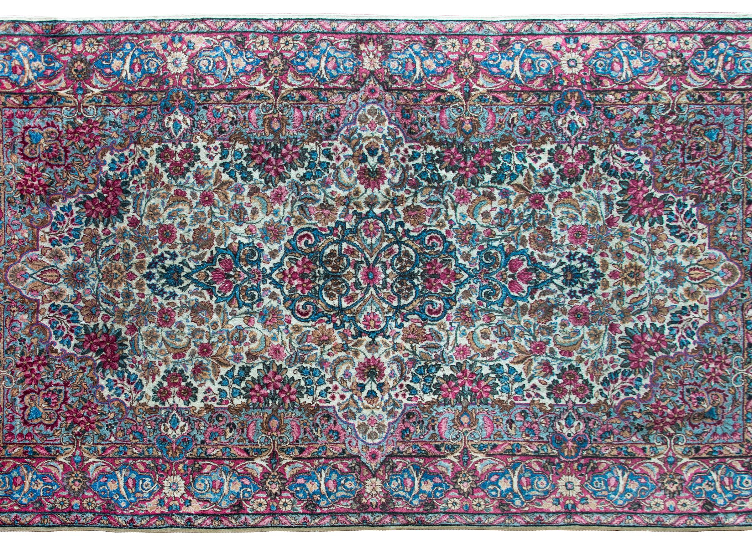 Persischer Kirman-Teppich aus dem frühen 20. (Handgeknüpft) im Angebot