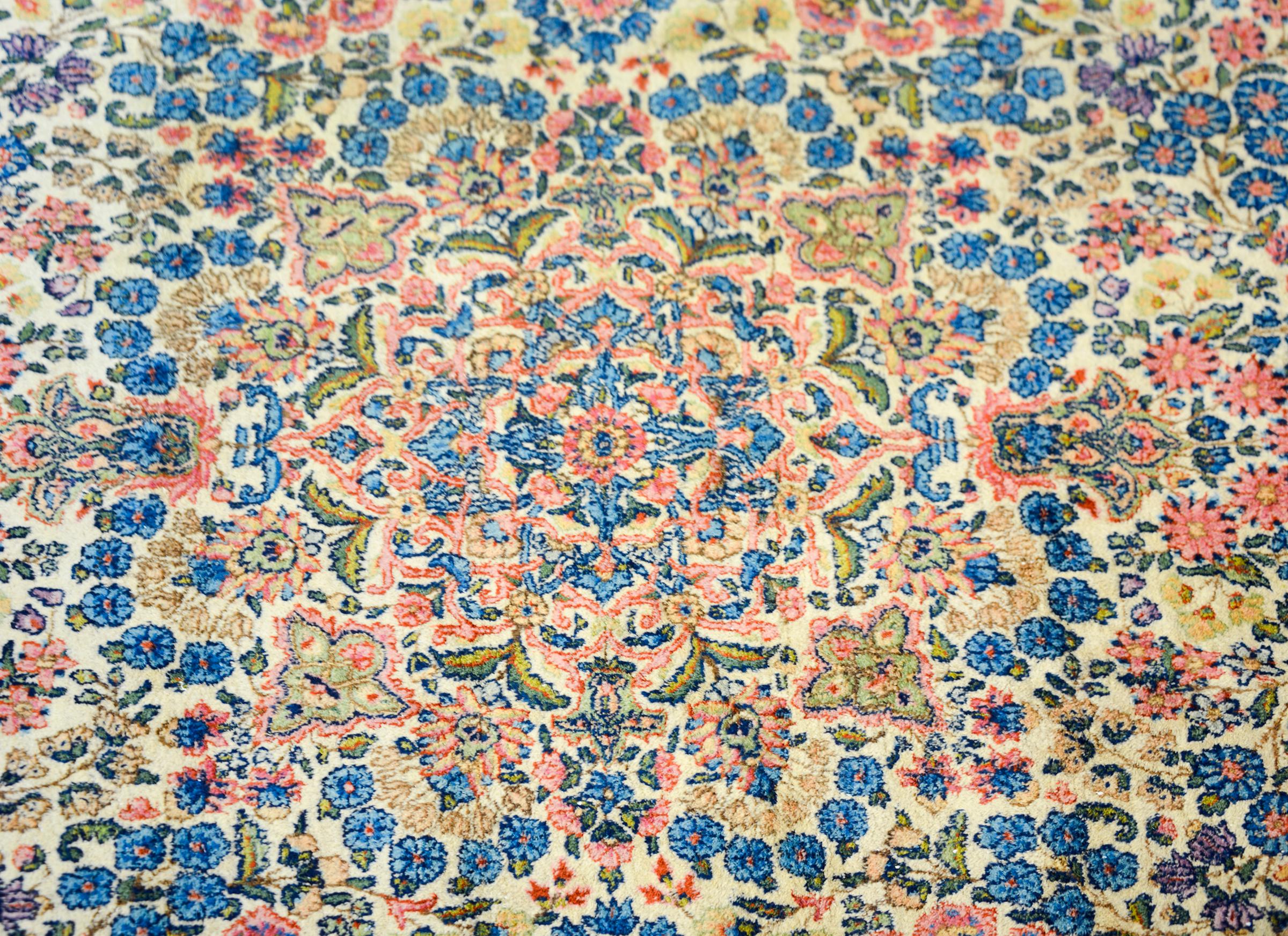 Early 20th Century Persian Kirman Rug In Good Condition In Chicago, IL