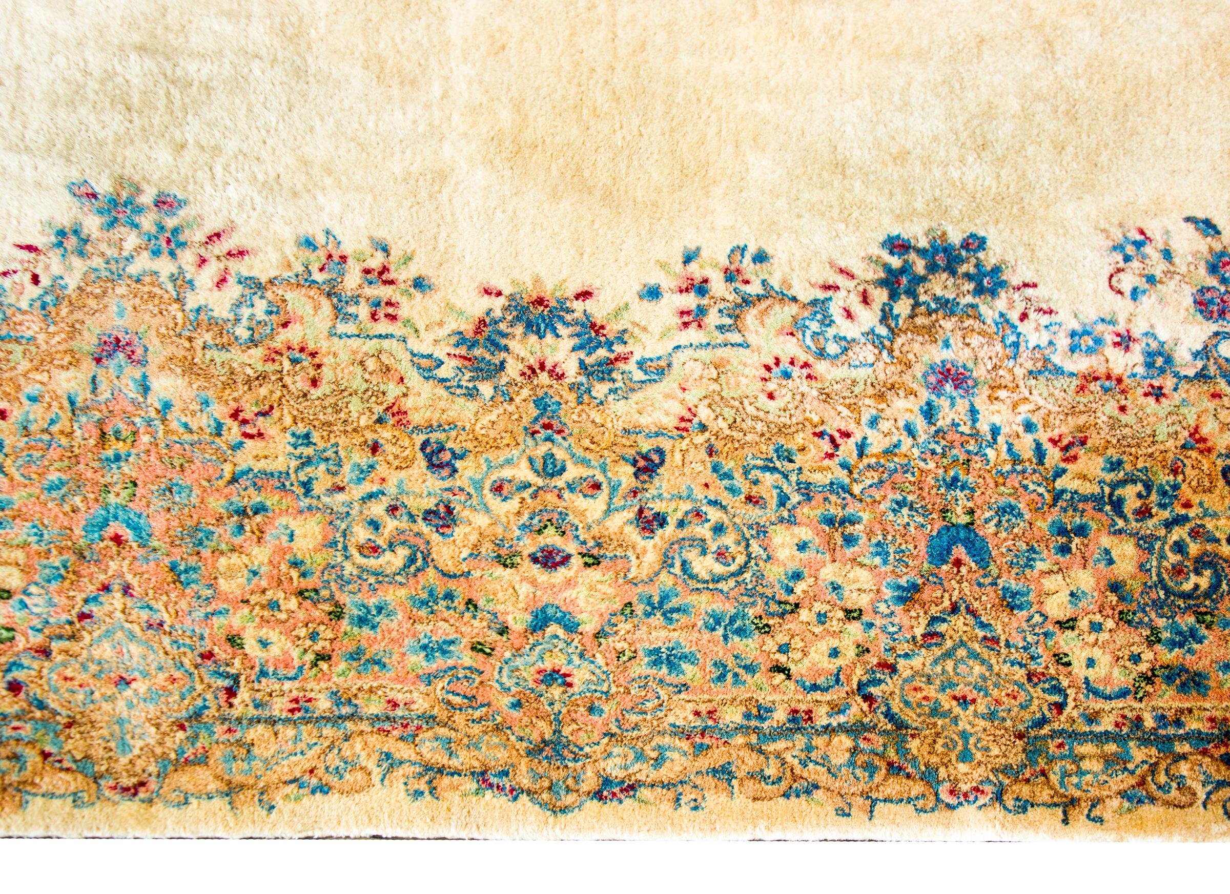 Persischer Kirman-Teppich aus dem frühen 20. im Zustand „Gut“ im Angebot in Chicago, IL