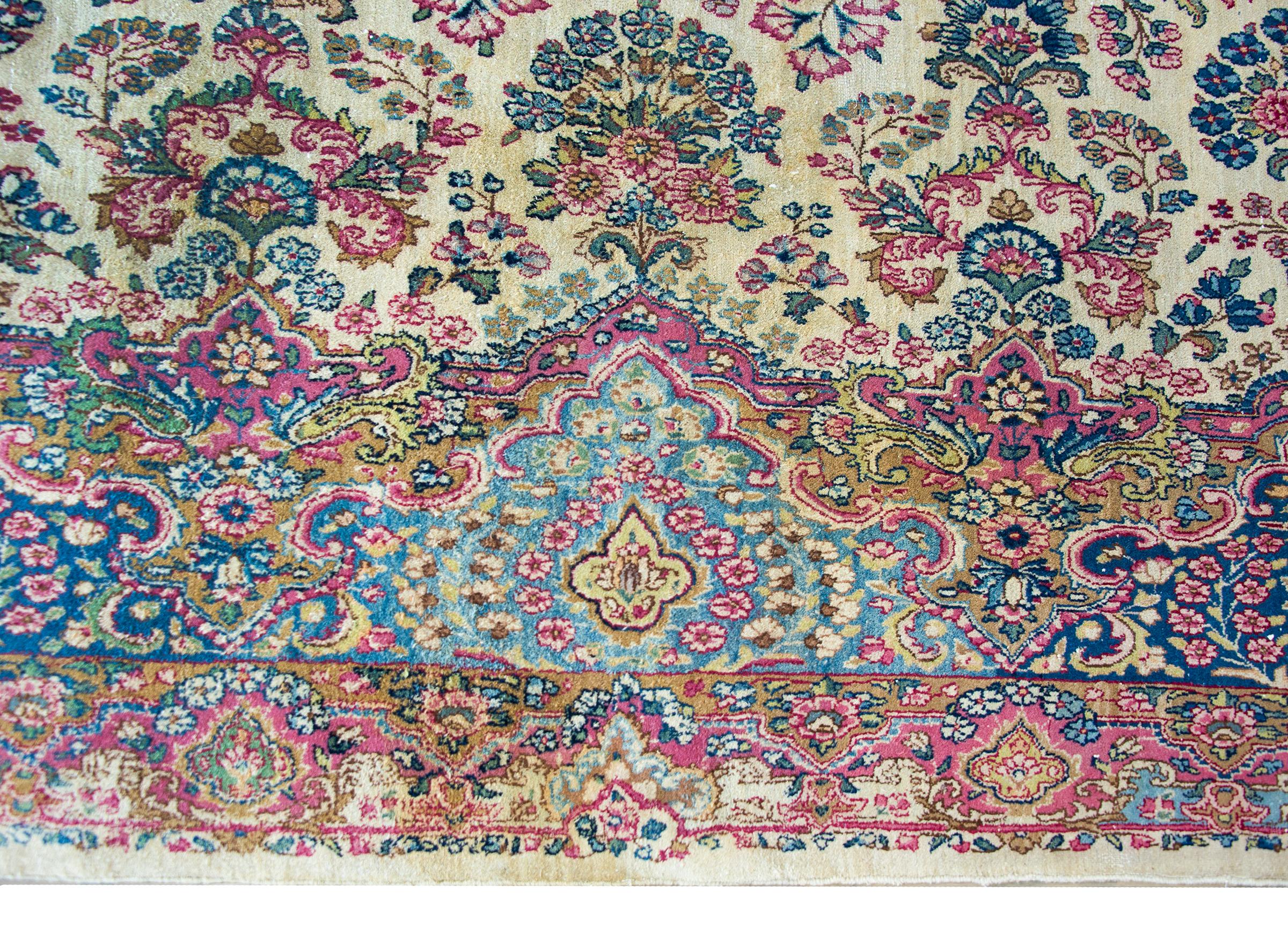 Early 20th Century Persian Kirman Rug In Good Condition For Sale In Chicago, IL