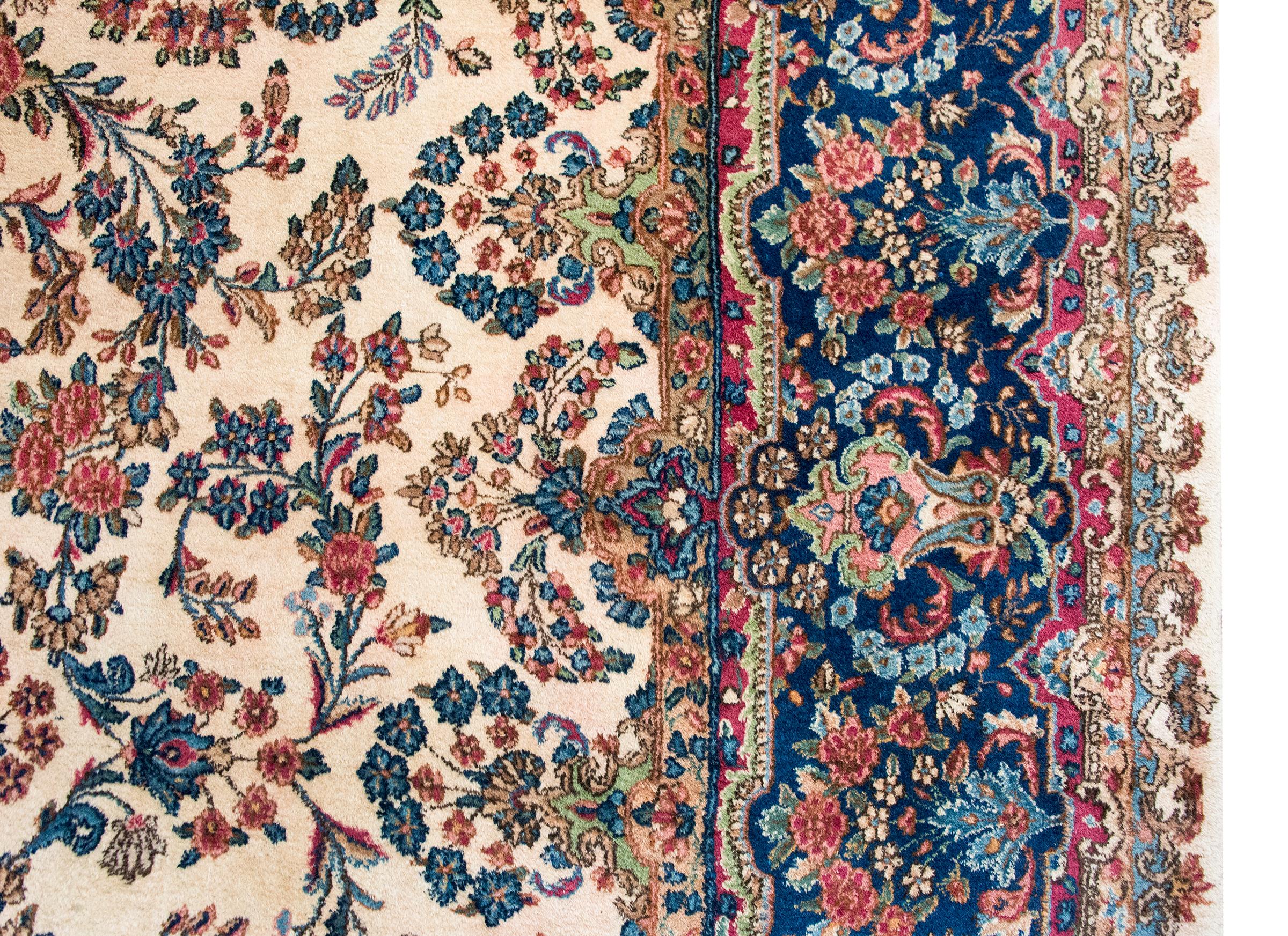 Tappeto persiano Kirman dei primi del Novecento In condizioni buone in vendita a Chicago, IL