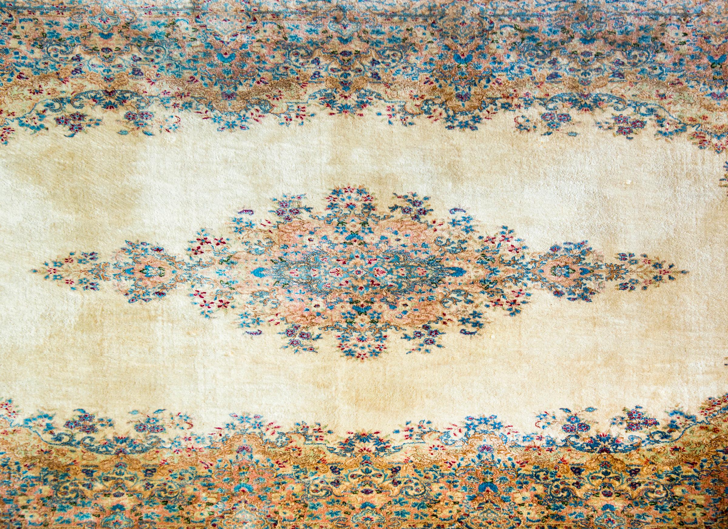 Persischer Kirman-Teppich aus dem frühen 20. im Angebot 1
