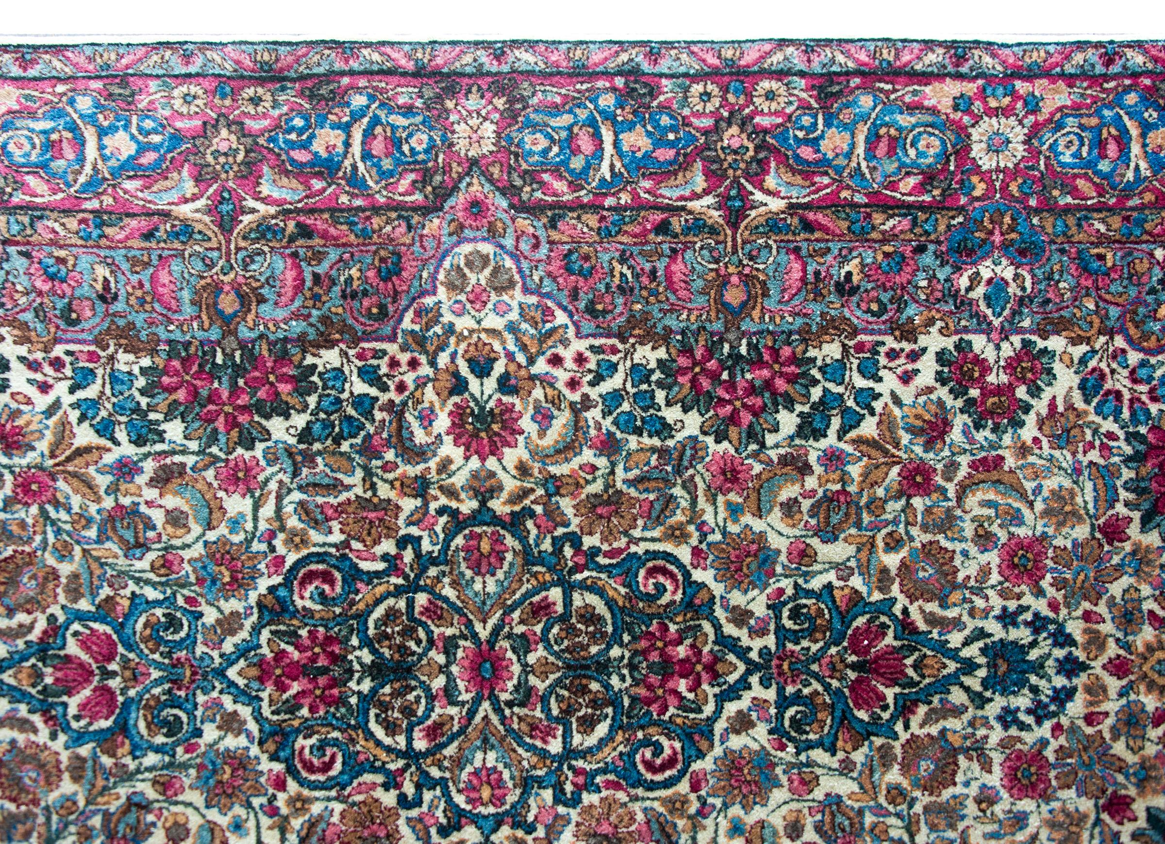 Persischer Kirman-Teppich aus dem frühen 20. im Angebot 2