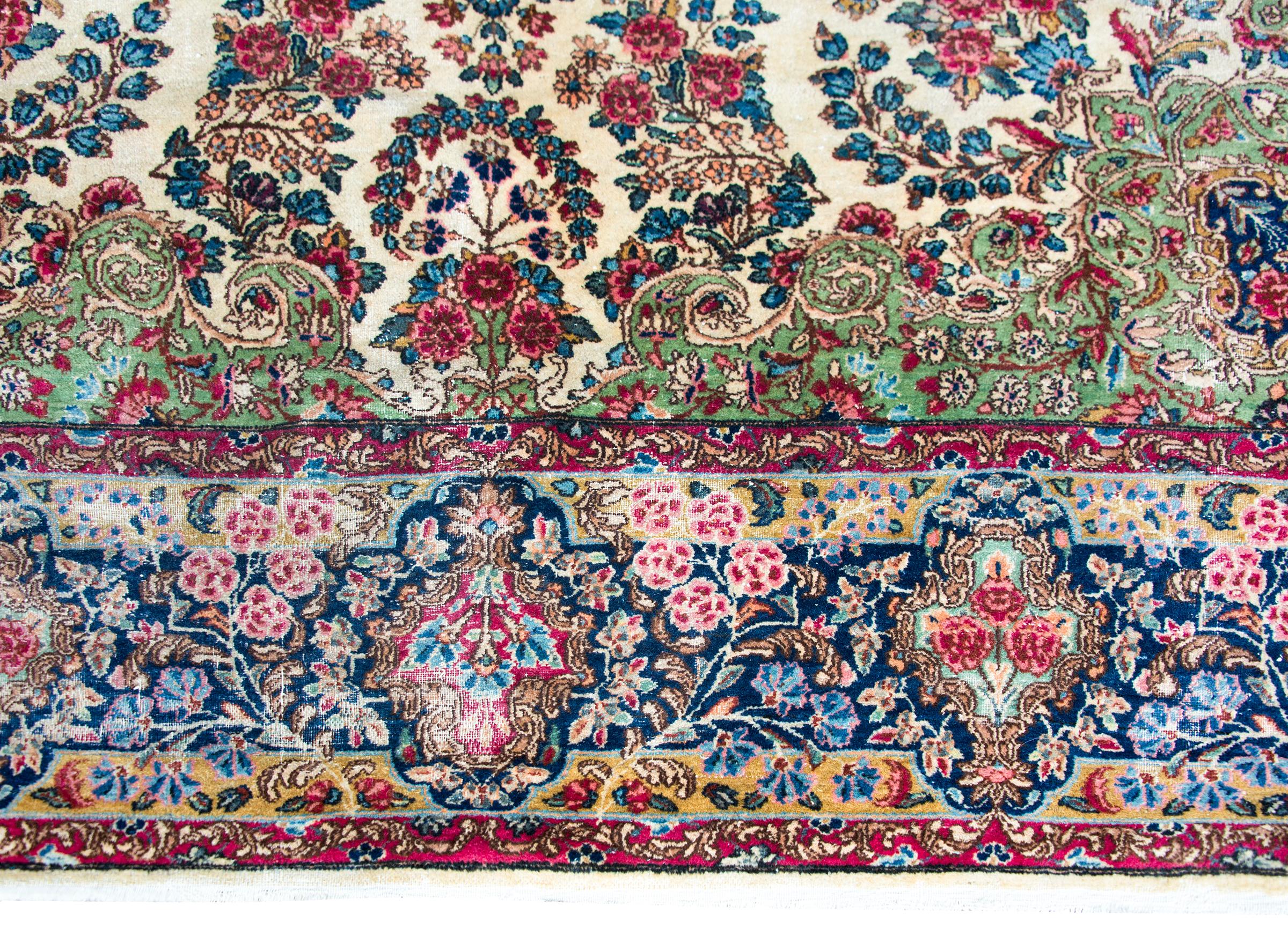 Tappeto persiano Kirman dei primi del Novecento in vendita 1