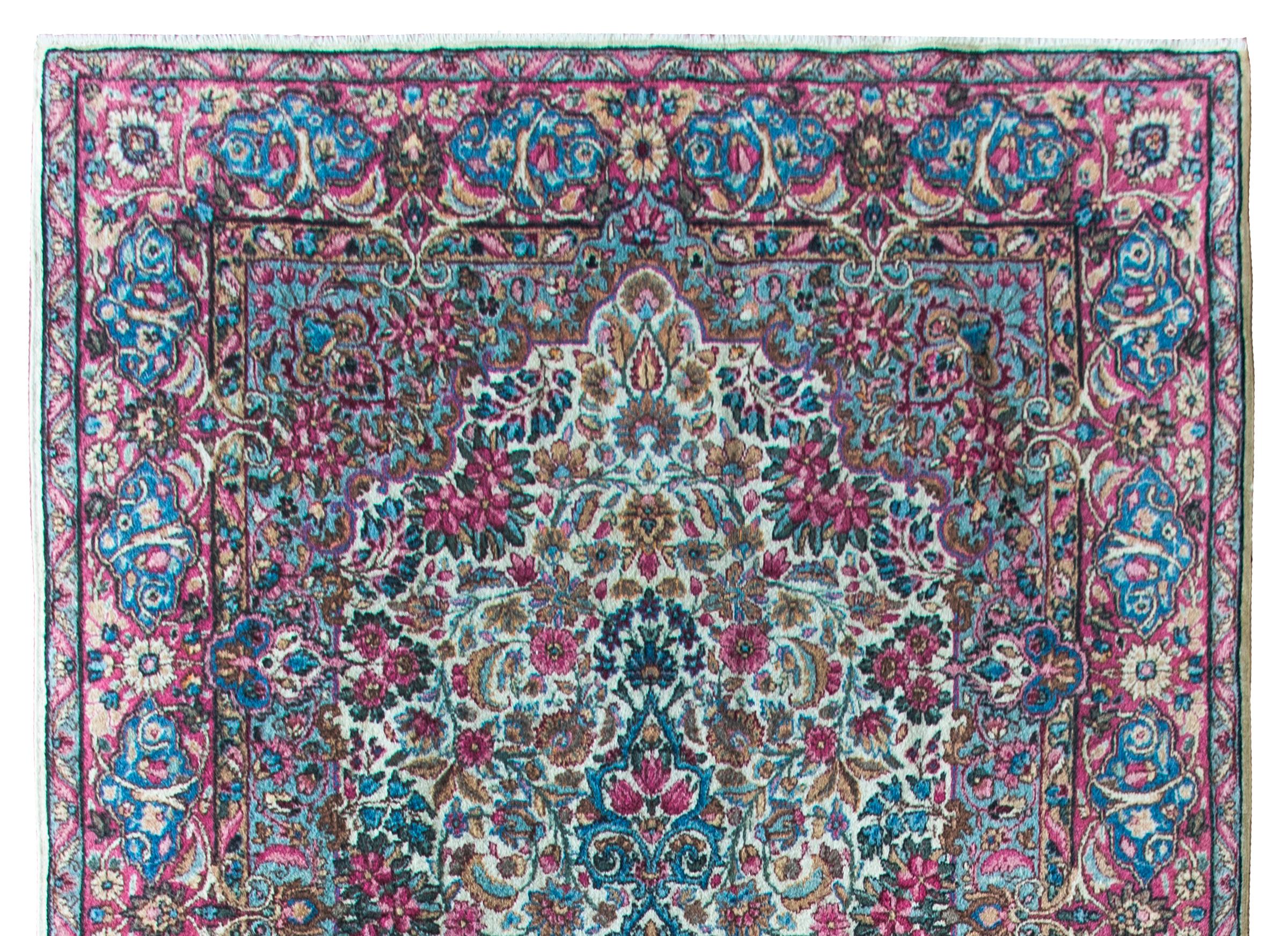 Persischer Kirman-Teppich aus dem frühen 20. im Angebot 3