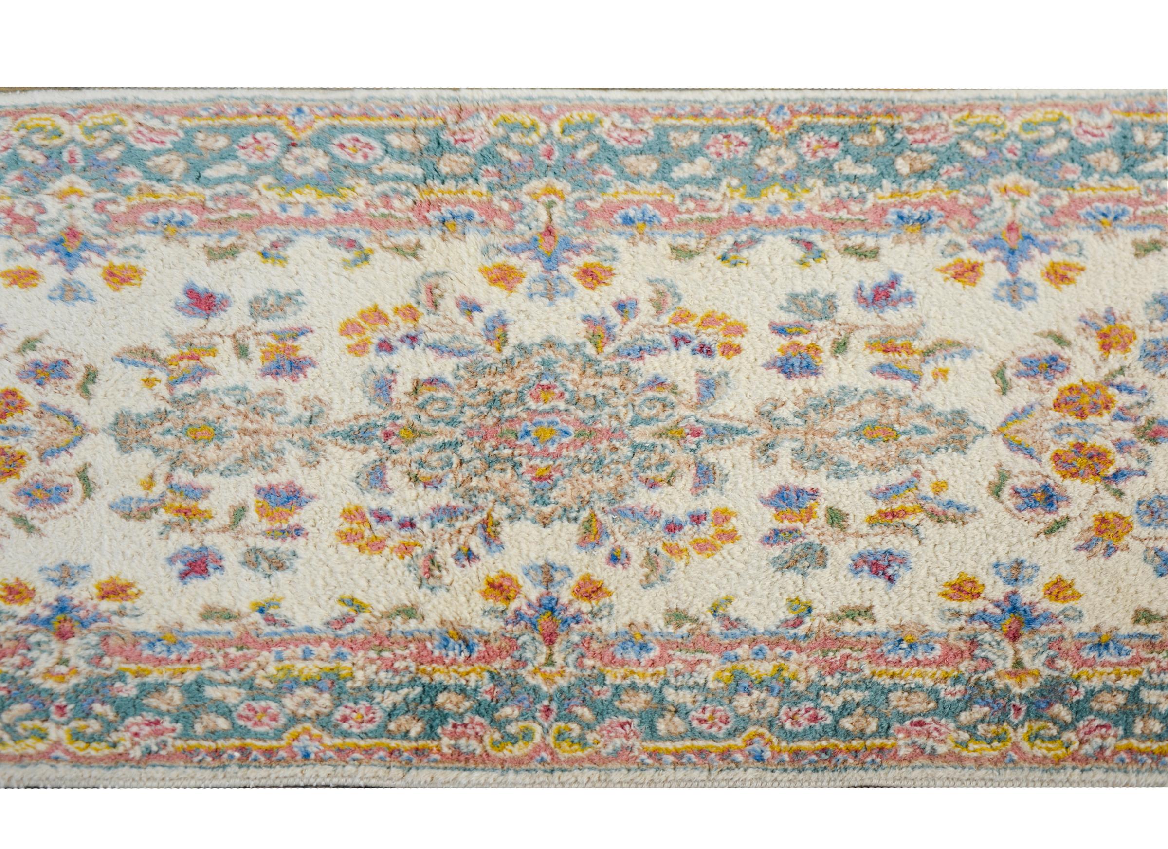 Early 20th Century Persian Kirman Runner In Good Condition For Sale In Chicago, IL