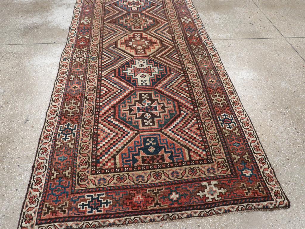 Tapis d'appoint persan kurde du début du 20e siècle Excellent état - En vente à New York, NY