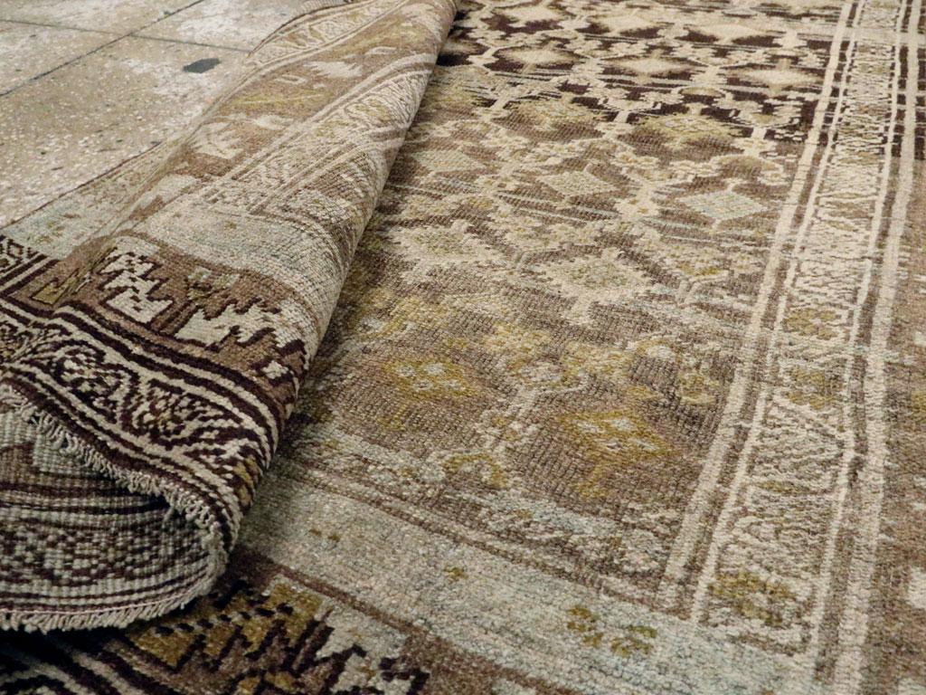 Tapis d'appoint persan kurde du début du 20e siècle Excellent état - En vente à New York, NY