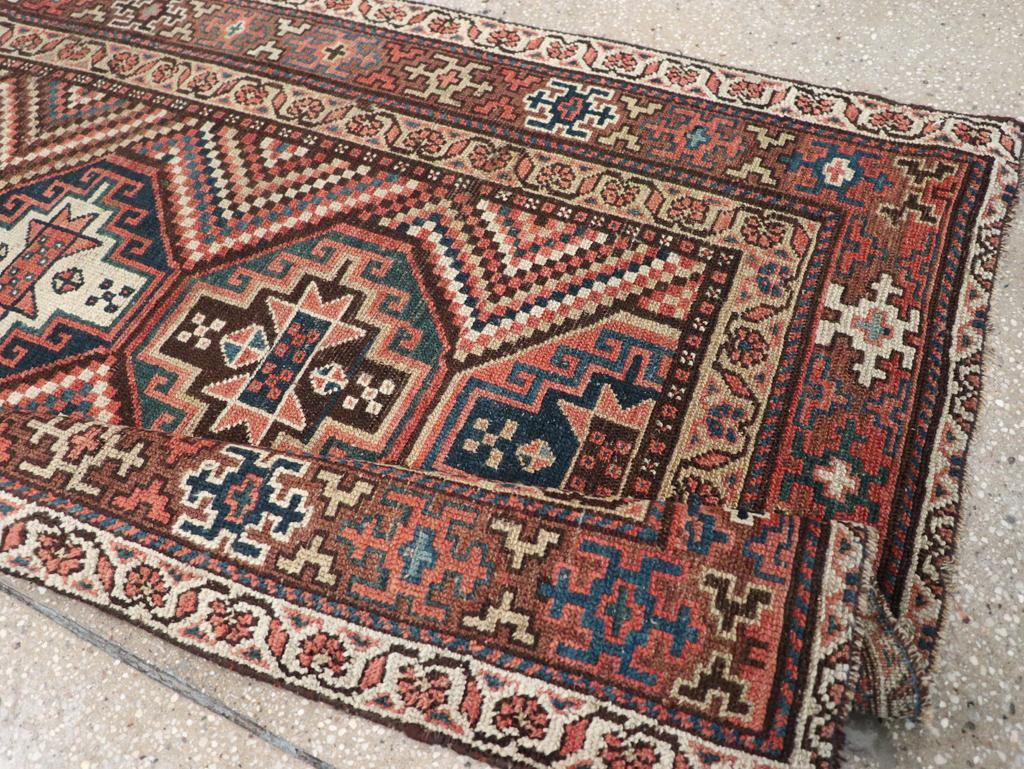 20ième siècle Tapis d'appoint persan kurde du début du 20e siècle en vente