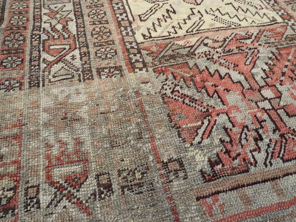Persischer Kurdischer Bidjar-Akzentteppich des frühen 20. Jahrhunderts (Rustikal) im Angebot