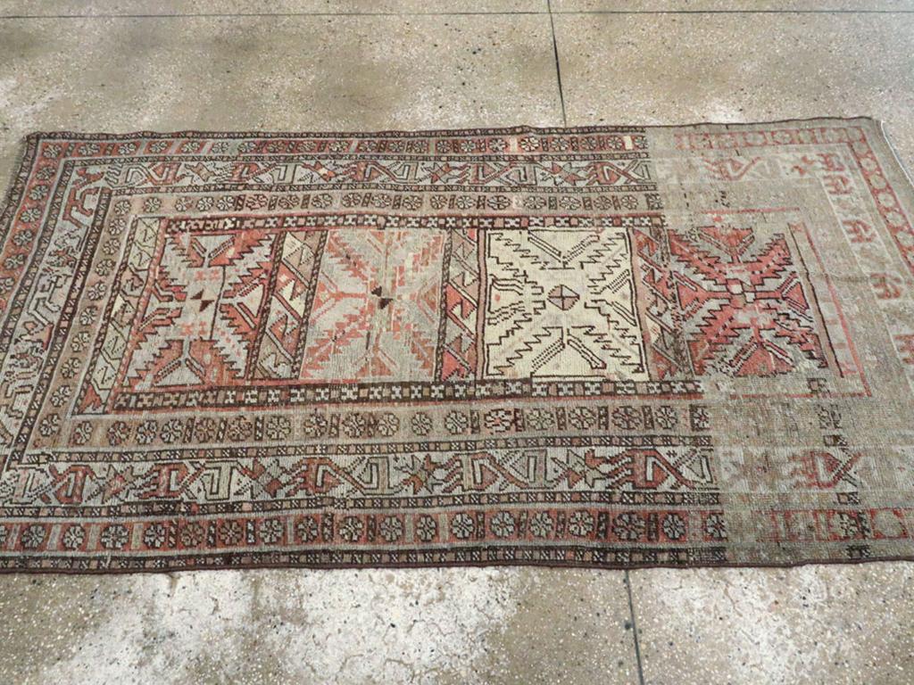 Persischer Kurdischer Bidjar-Akzentteppich des frühen 20. Jahrhunderts im Zustand „Hervorragend“ im Angebot in New York, NY