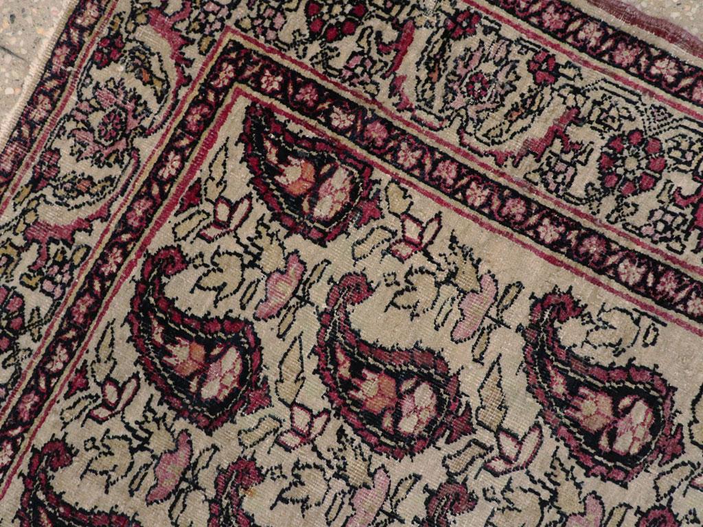 Noué à la main Tapis persan Kerman du début du 20e siècle en vente