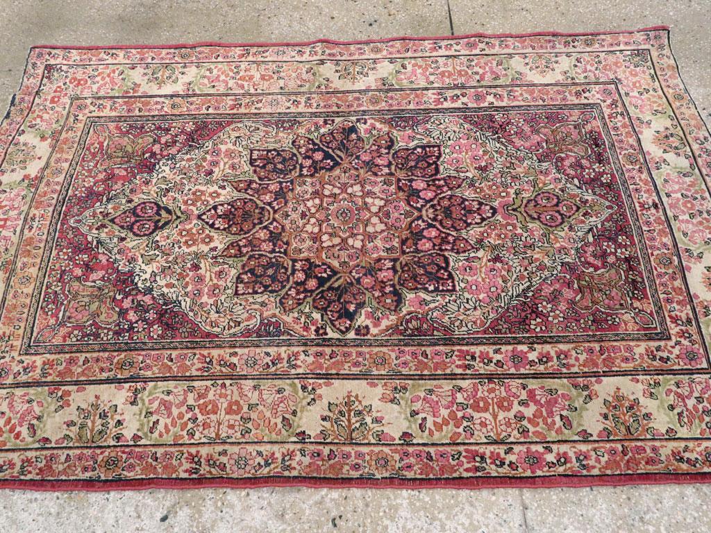Noué à la main Tapis persan Kerman du début du 20e siècle en vente