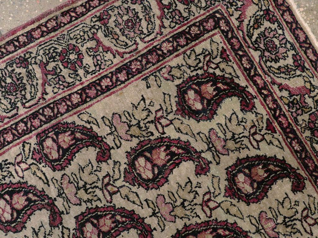 Tapis persan Kerman du début du 20e siècle Excellent état - En vente à New York, NY