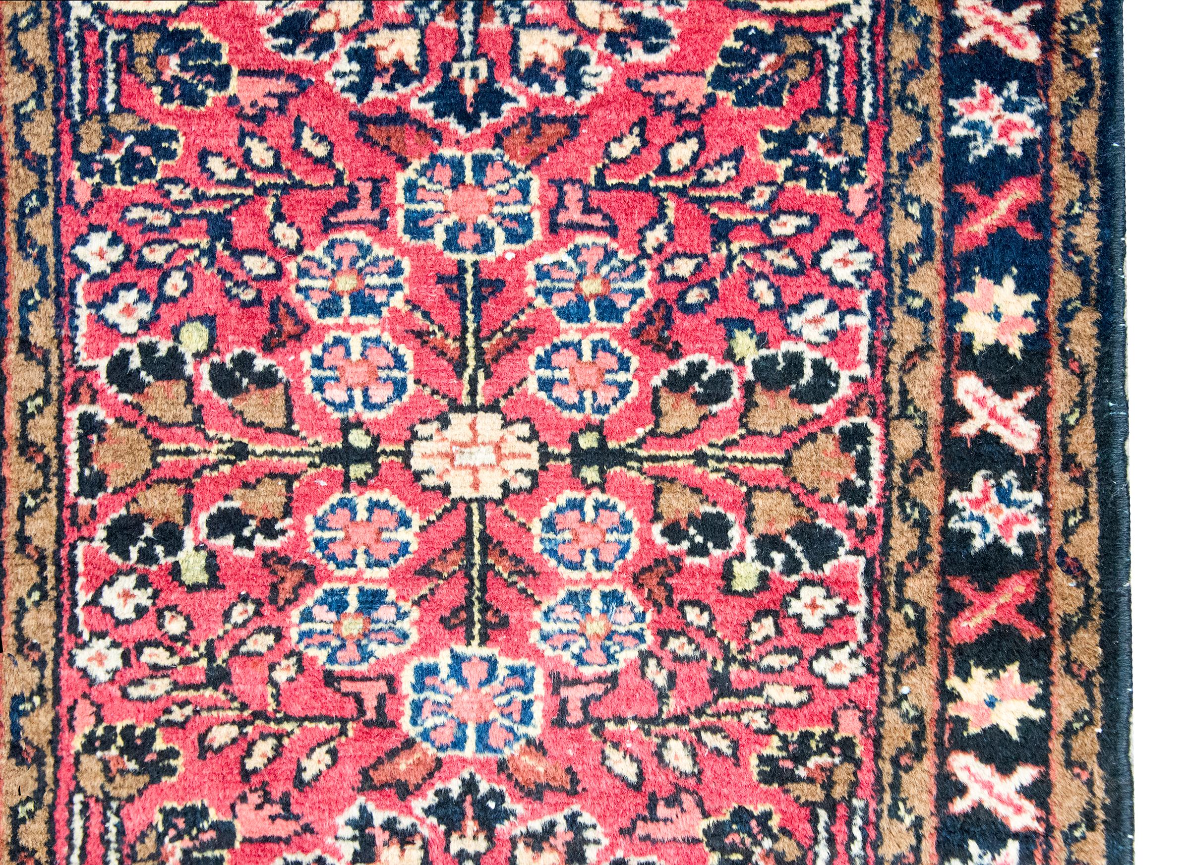 Early 20th Century Persian Lilihan Rug In Good Condition For Sale In Chicago, IL