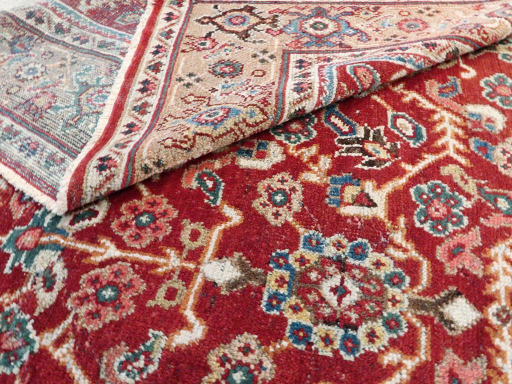 Early 20th Century Persian Mahal Accent Carpet (20. Jahrhundert) im Angebot