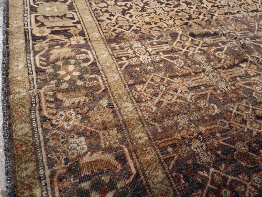 Early 20th Century Persian Mahal Accent Rug Rústico en venta