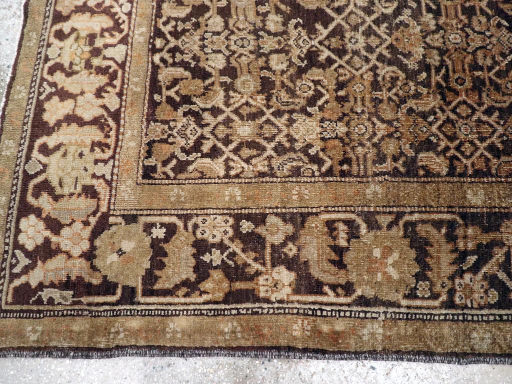 Early 20th Century Persian Mahal Accent Rug Anudado a mano en venta