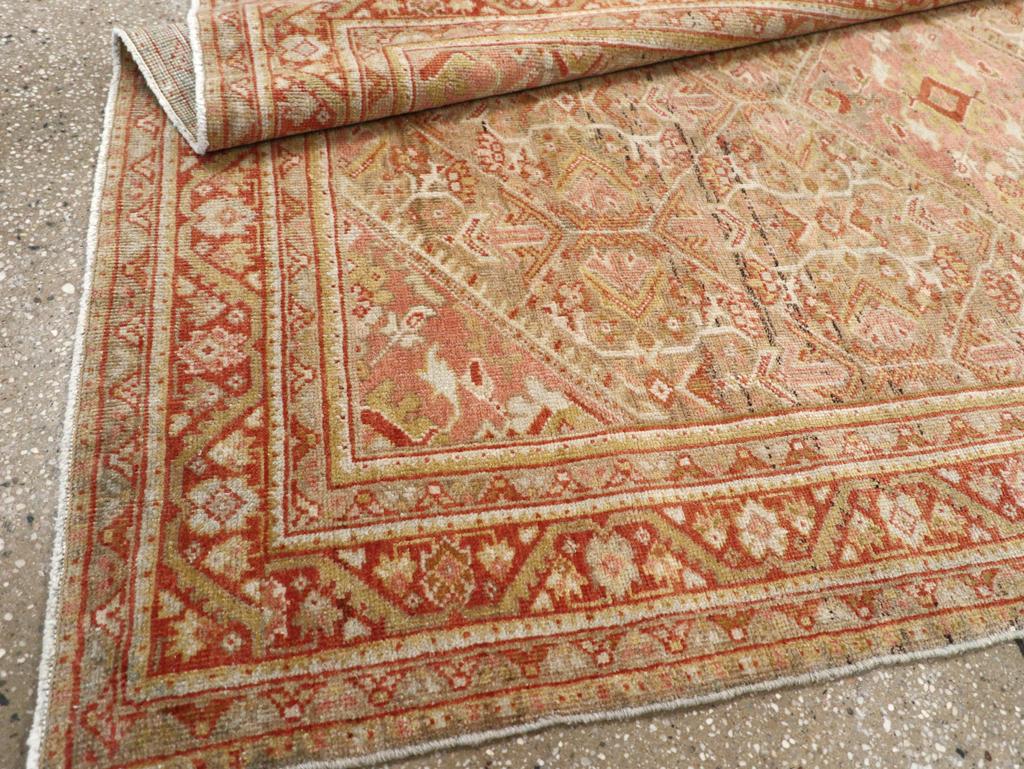 Persischer Mahal-Akzentteppich aus dem frühen 20. im Angebot 1