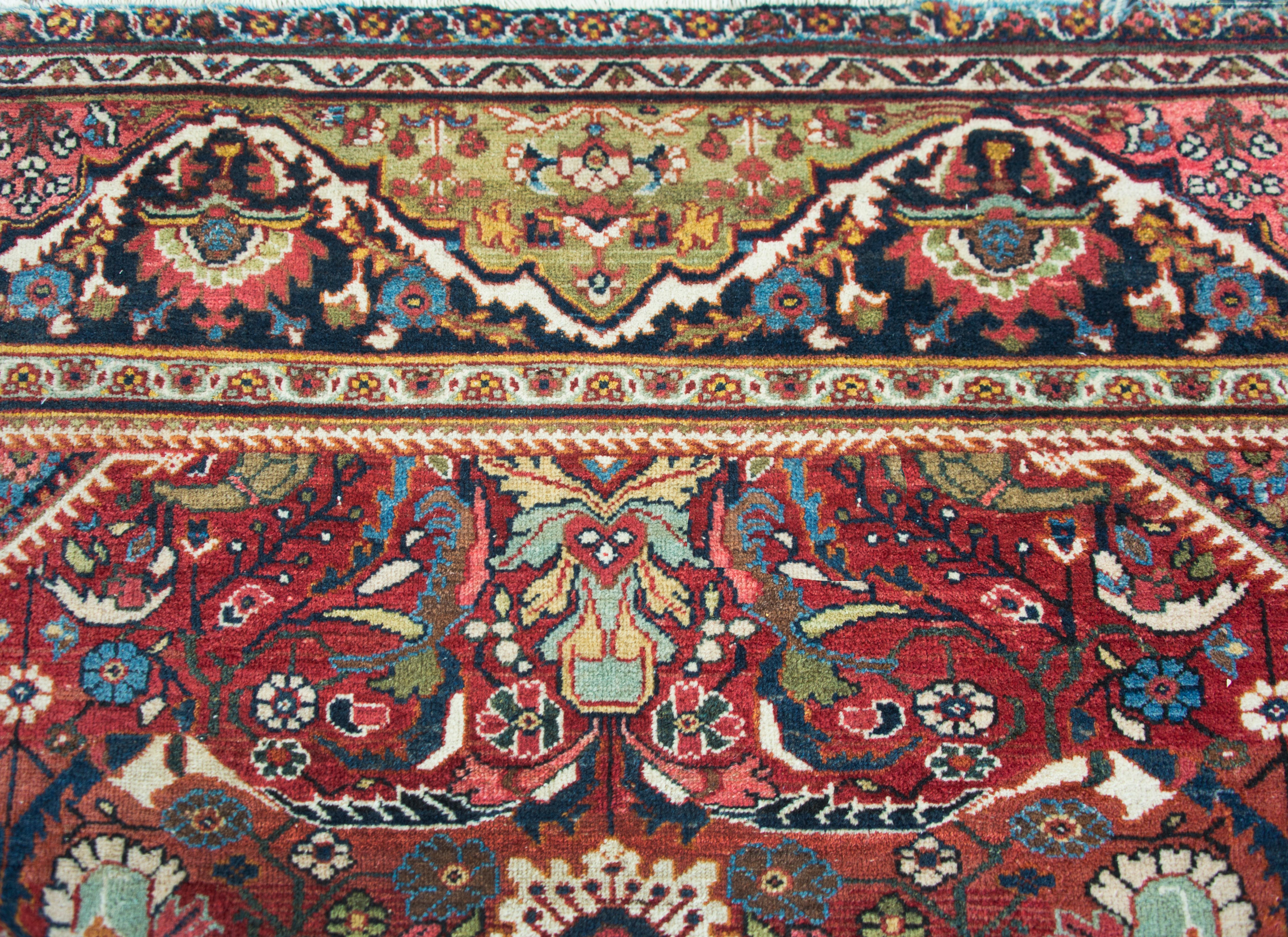 Early 20th Century Persian Mahal Rug For Sale 7