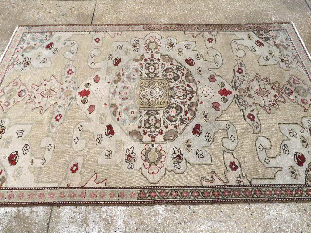 Alfombra de acento persa Malayer de principios del siglo XX Anudado a mano en venta