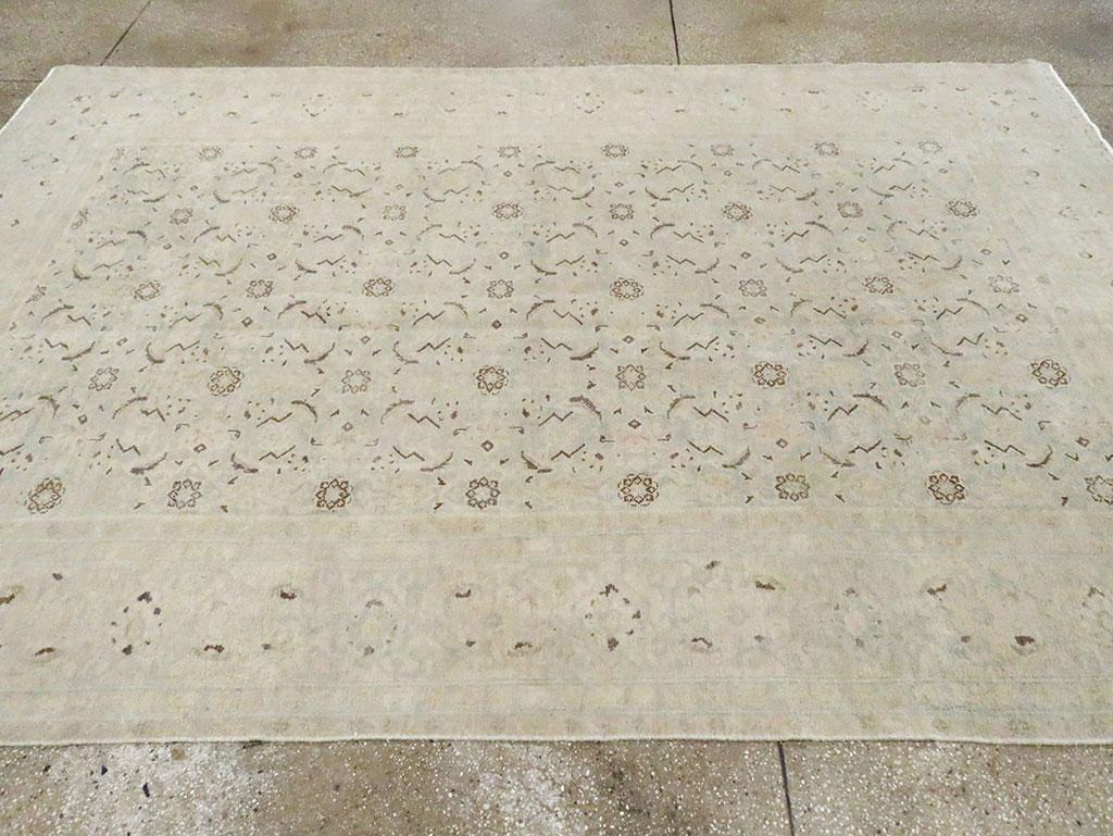 Early 20th Century Persian Malayer Accent Rug In Excellent Condition For Sale In New York, NY