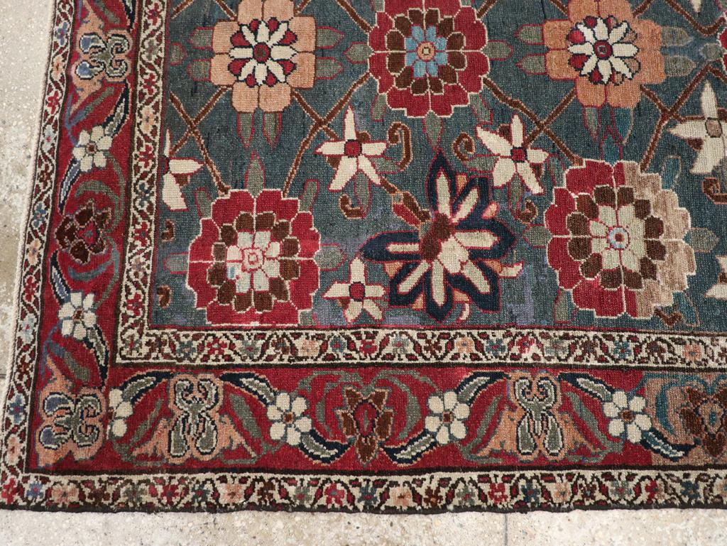 Tapis d'appoint persan Malayer du début du 20e siècle Excellent état - En vente à New York, NY
