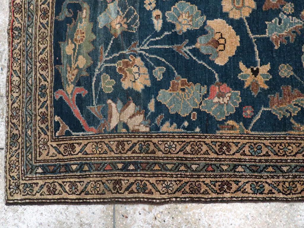 Tapis d'appoint persan Malayer du début du 20e siècle Excellent état - En vente à New York, NY