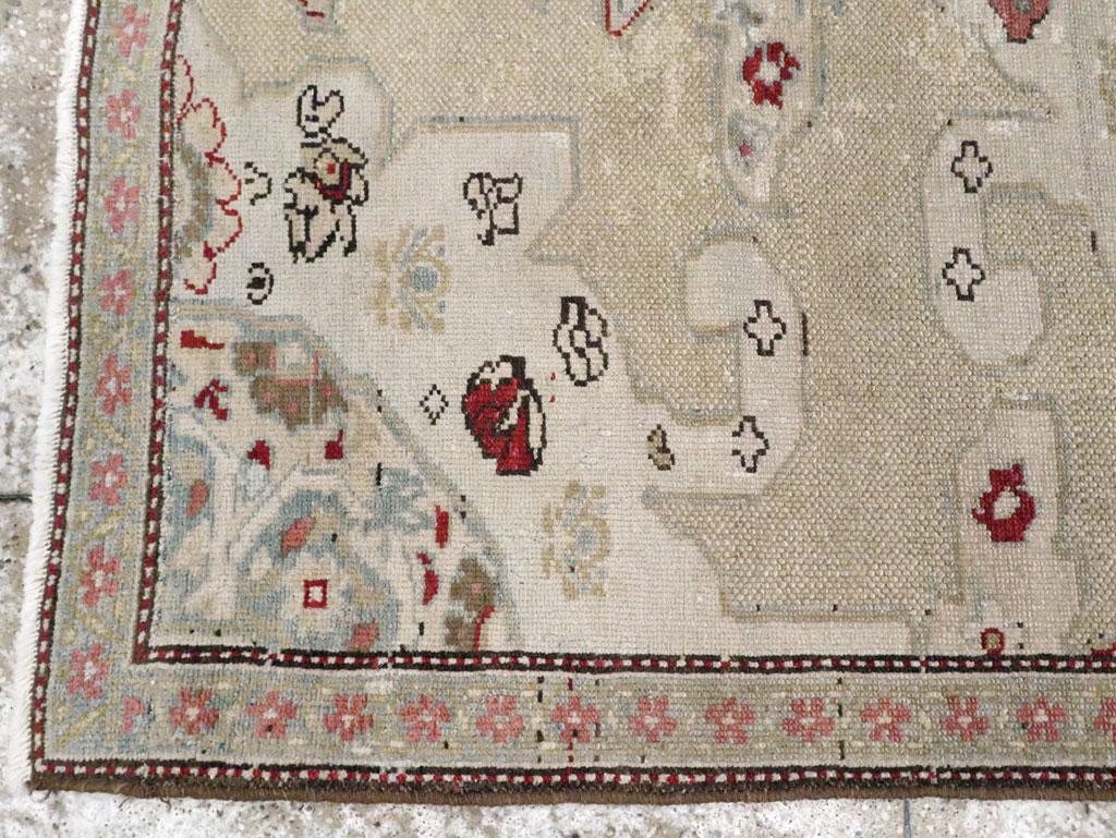 Alfombra de acento persa Malayer de principios del siglo XX en Excelente estado para la venta en New York, NY